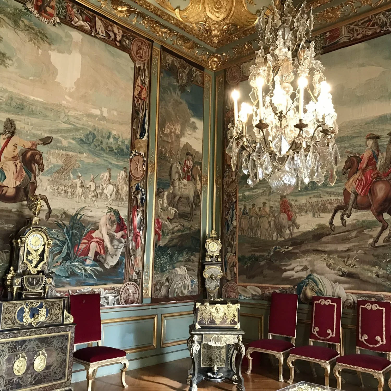 handmade-lampshade-inspiration-french-palace-tapestry-chandelier-opulent-interior.jpg