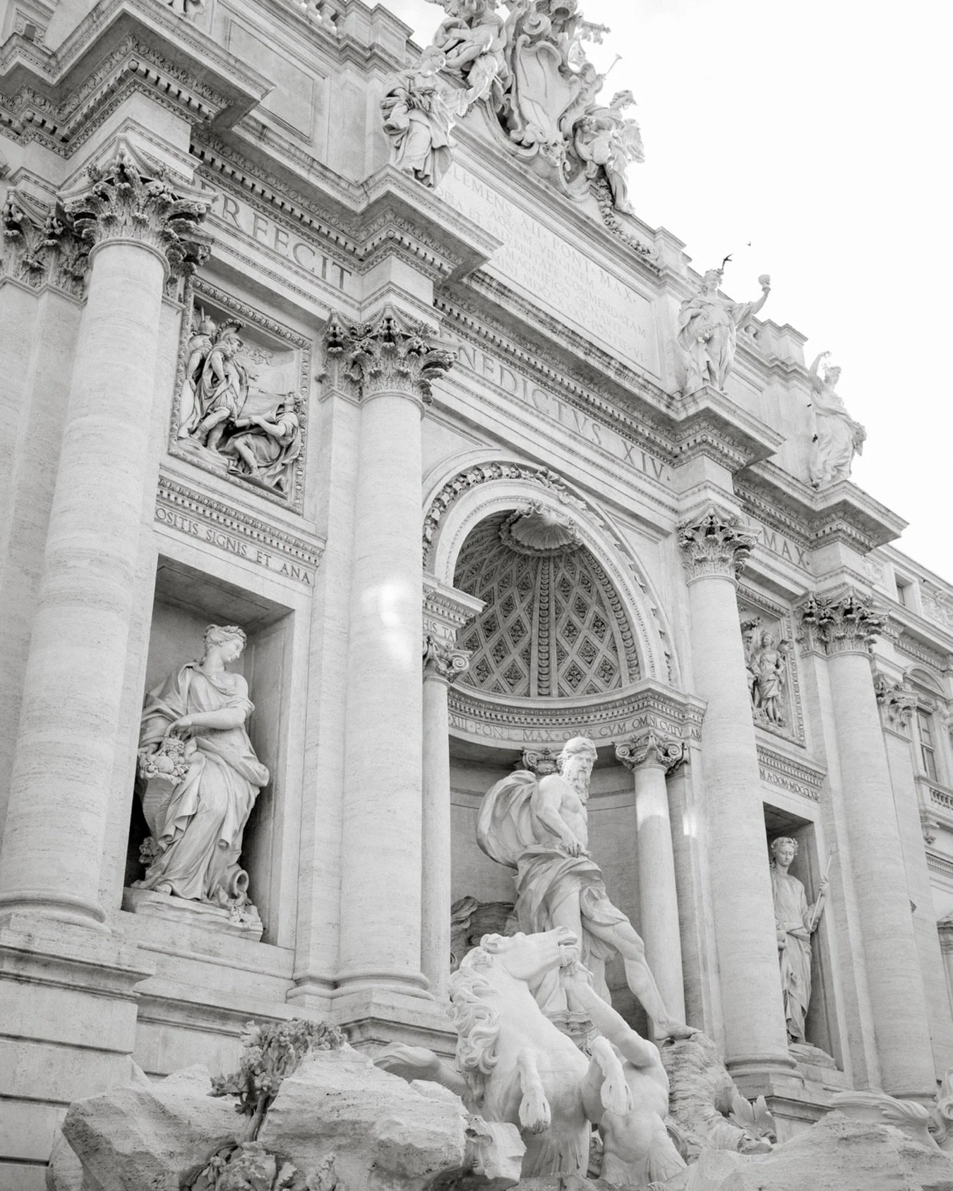 Rome again. Back in Italy from late May through early July ✨
A few dates are still available for elopements, couple sessions, editorial maternity stories and soulful celebrations across Rome, Tuscany and beyond.
