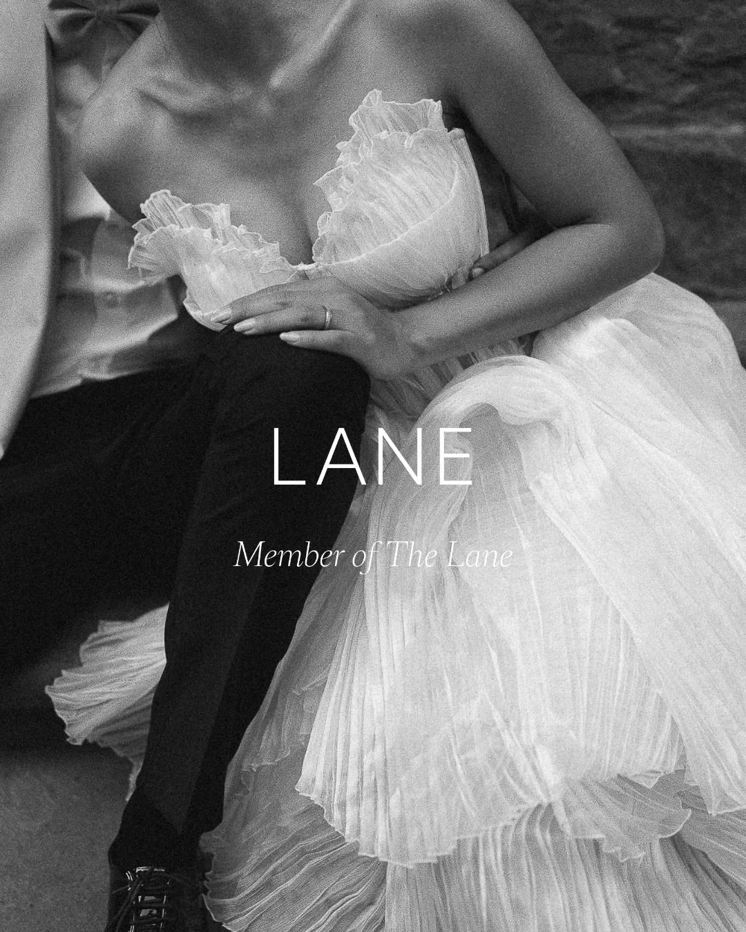 There are places that quietly shape the way you see your work.
For me, @the_lane has always been one of them.
Long before I ever imagined being part of it, I admired its vision of modern weddings: thoughtful, understated and deeply intentional.
Becom