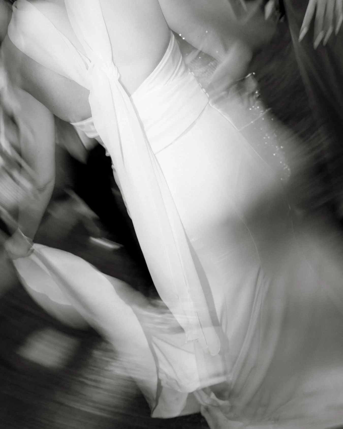 Beauty, in motion.

#editorialweddingphotography #cinematicweddingphotography #documentaryweddingphotography #destinationweddingphotographer #italyweddingphotographer modernweddingphotography