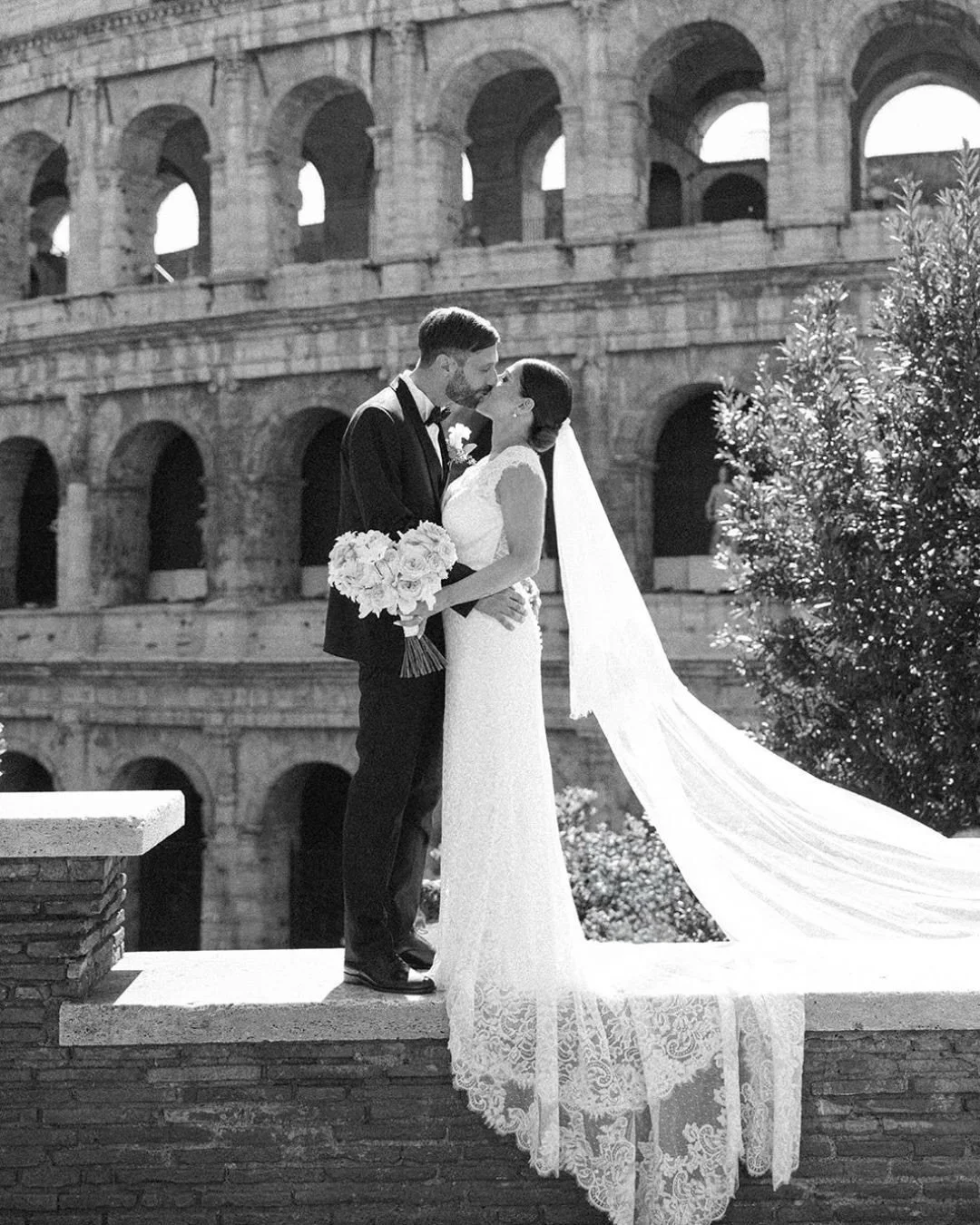 An Italian affair, framed in Rome.
Classic lines, cinematic light, a touch of nostalgia &mdash; and all the beautiful unpredictability of a day actually lived.
Editorial wedding photography in Rome, where composition meets documentary storytelling.

