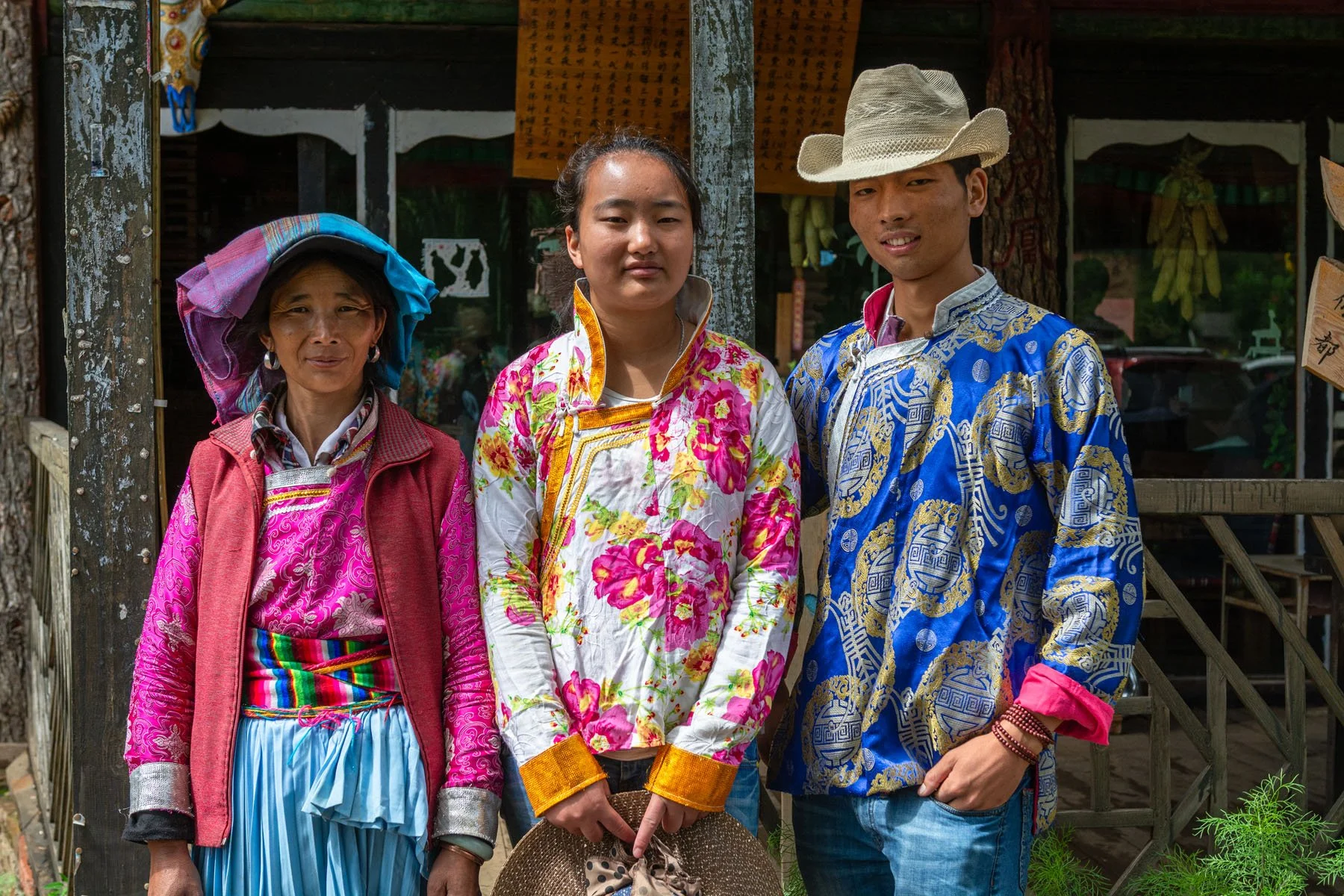 Mosou friends, Lugu Lake, 2014
