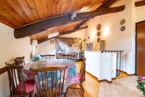 Trilocale su due livelli, via Casenuove 1, Bani di Ardesio