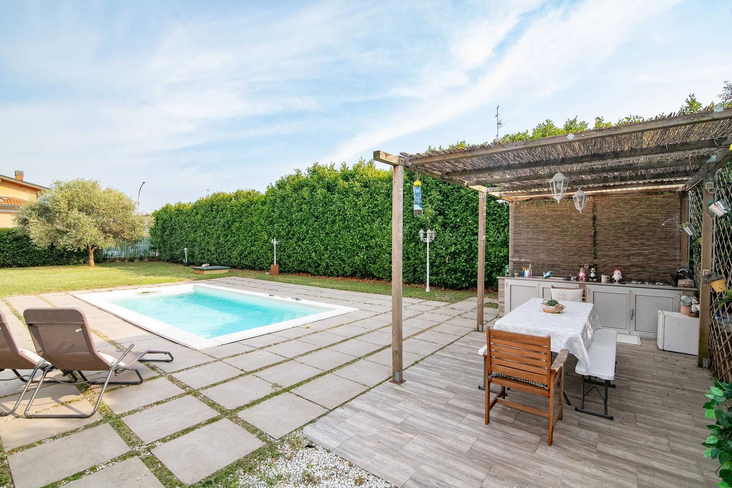 Trilocale con giardino privato e piscina, via Marconi 3, Basiano