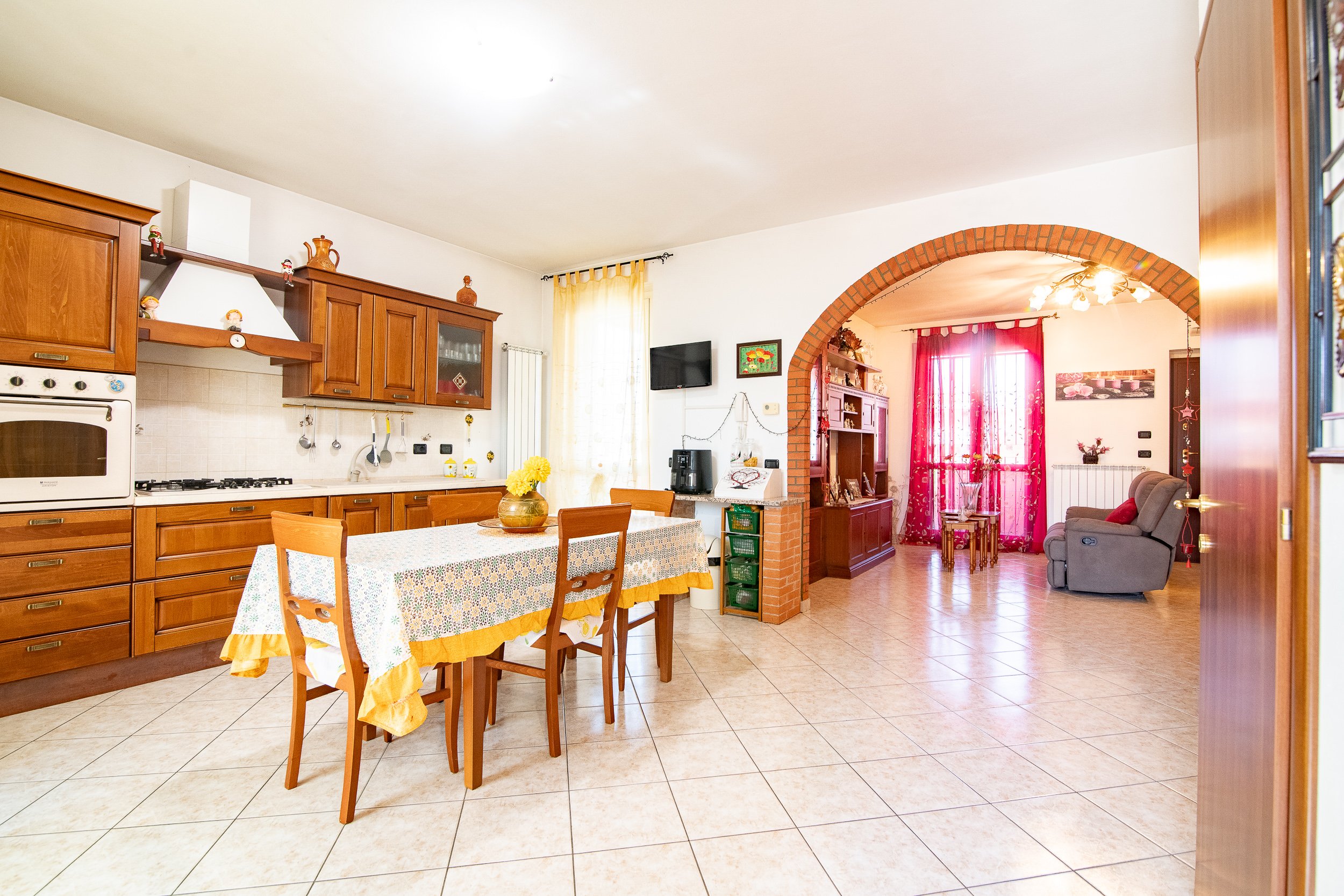 Villa, via Don Michele Merlino 20, Cerano (NO)