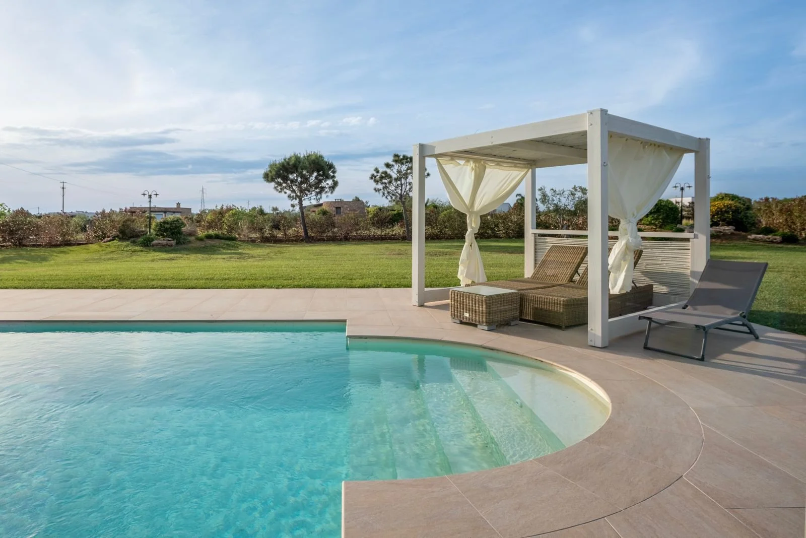 Villa con piscina, jacuzzi e depandance, Borgo Rosso Terra, Gallipoli
