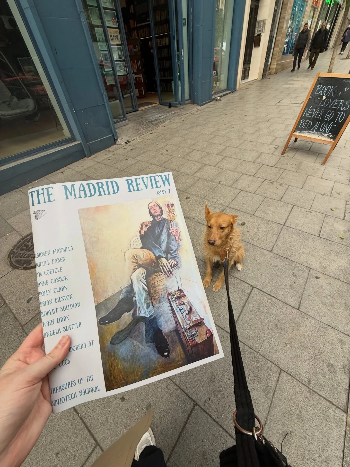 All the cool cats are reading @madridlitmag, available from your favourite English language book shops or online.
Pancho heard &ldquo;cats&rdquo; and decided to keep me company in @libreriaparenthesis, and for once was a certifiably good boy