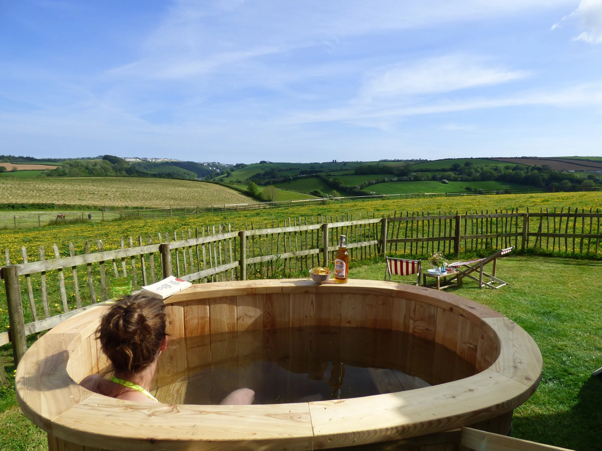 shep hut hot tub.JPG