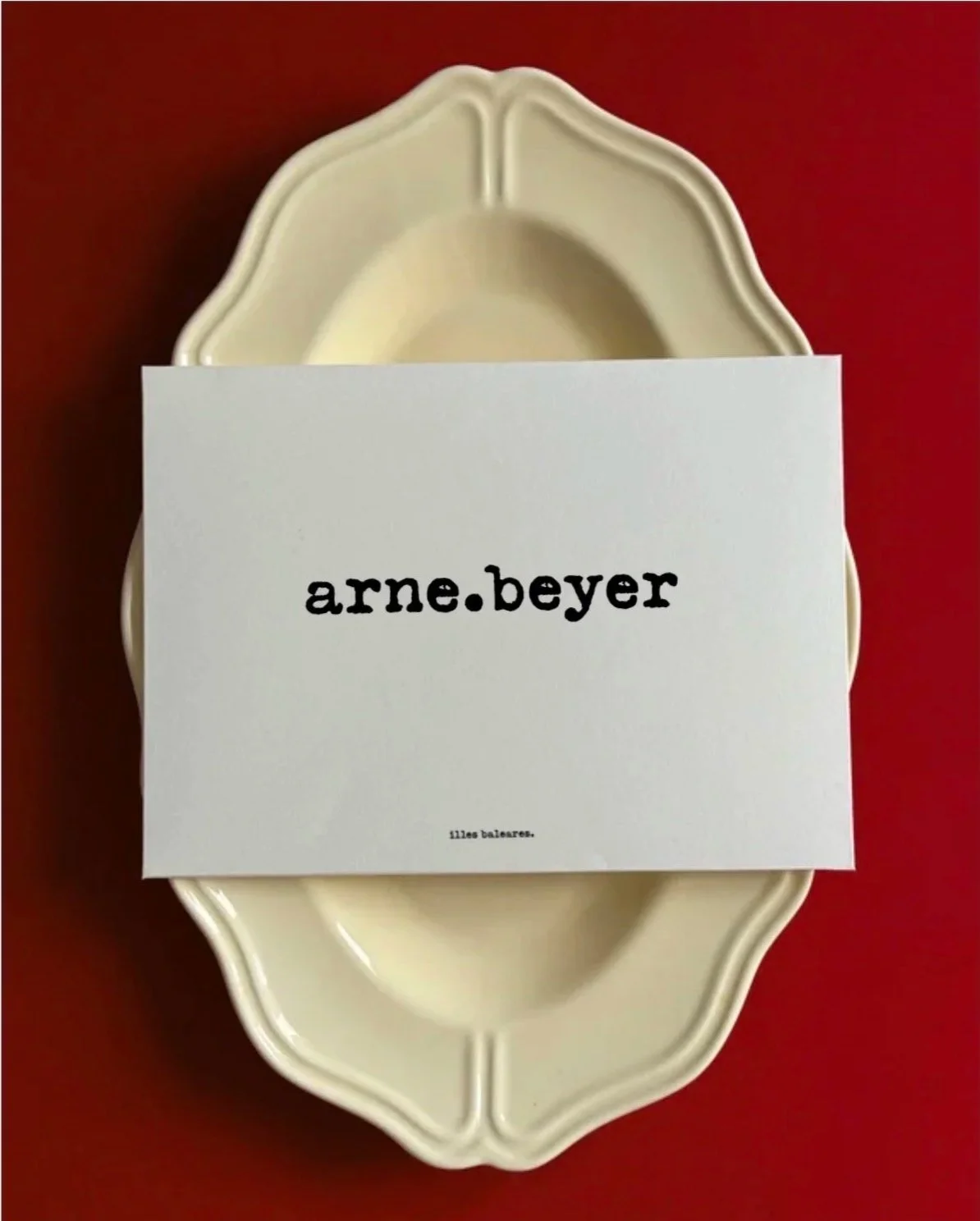 Markenanwendung für Arne Beyer auf Keramik
