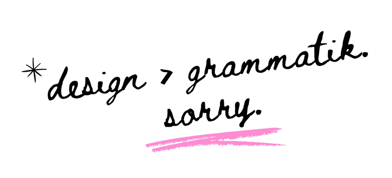 Schwarzes T-Shirt mit pinker Schleife und dem Text 'Tie-Dye' in weiß.