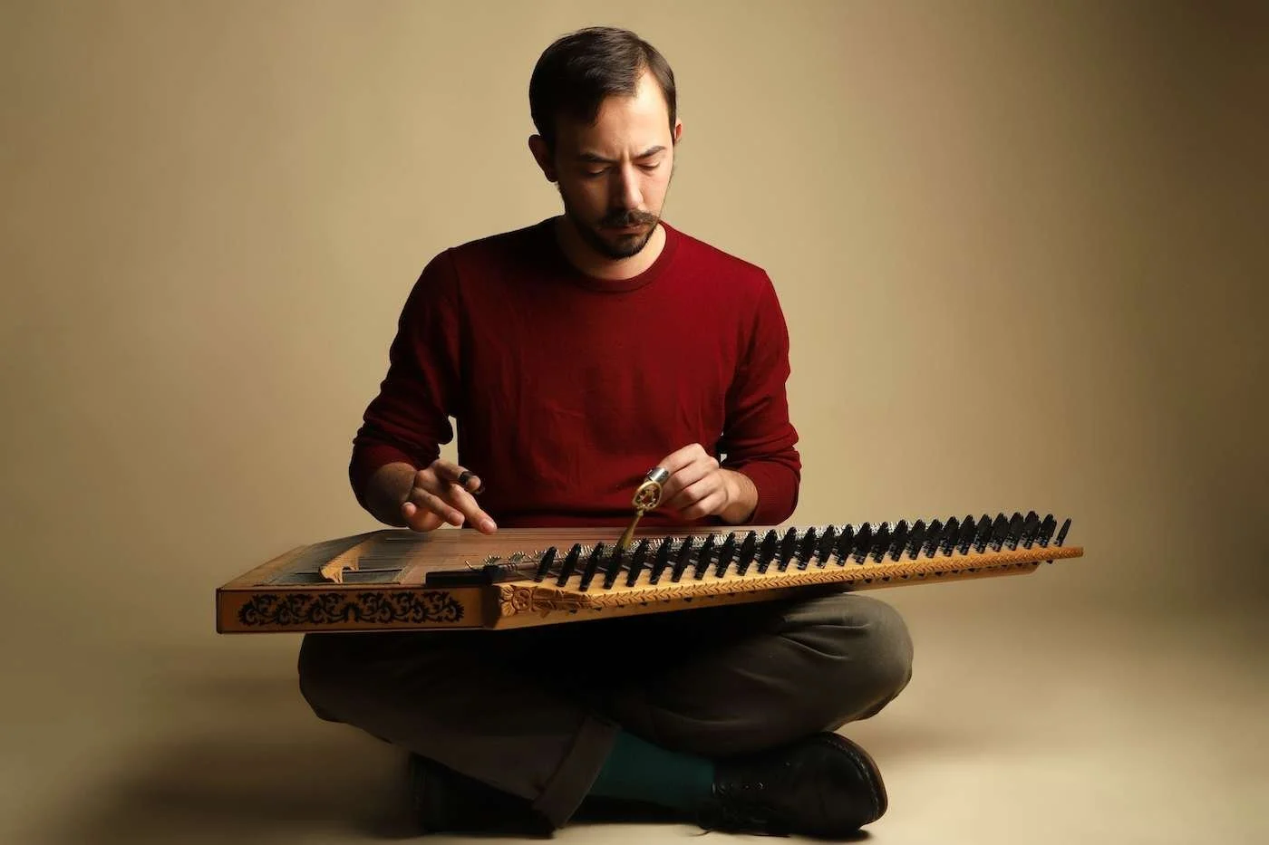 Konstantinos Glynos:
kanun player