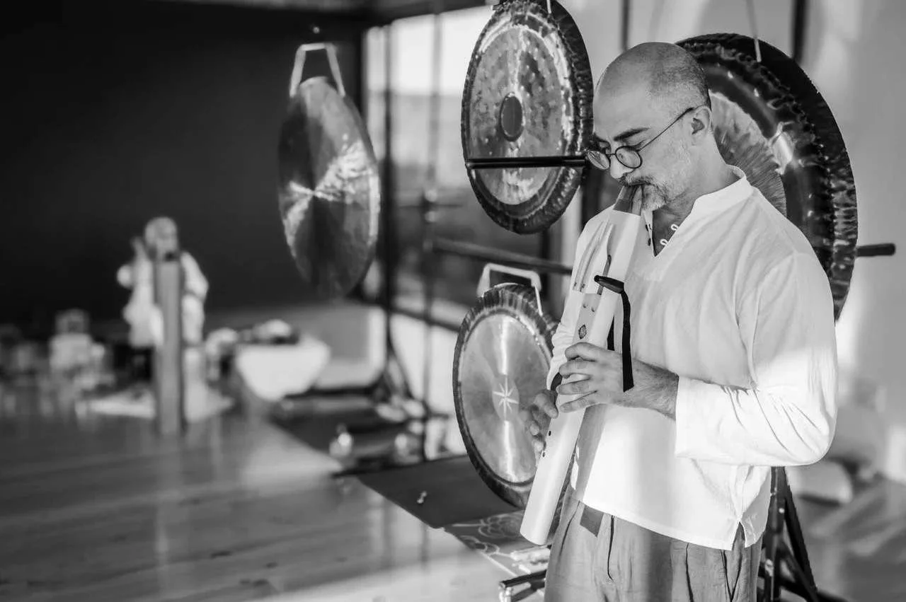 Philip Avierinos:
musician, certified Sound (BAST+COSH) and life alignment practitioner