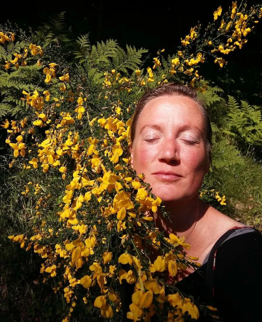 Dr. Rachel Sweeney:
movement artist, professor at Schumacher College