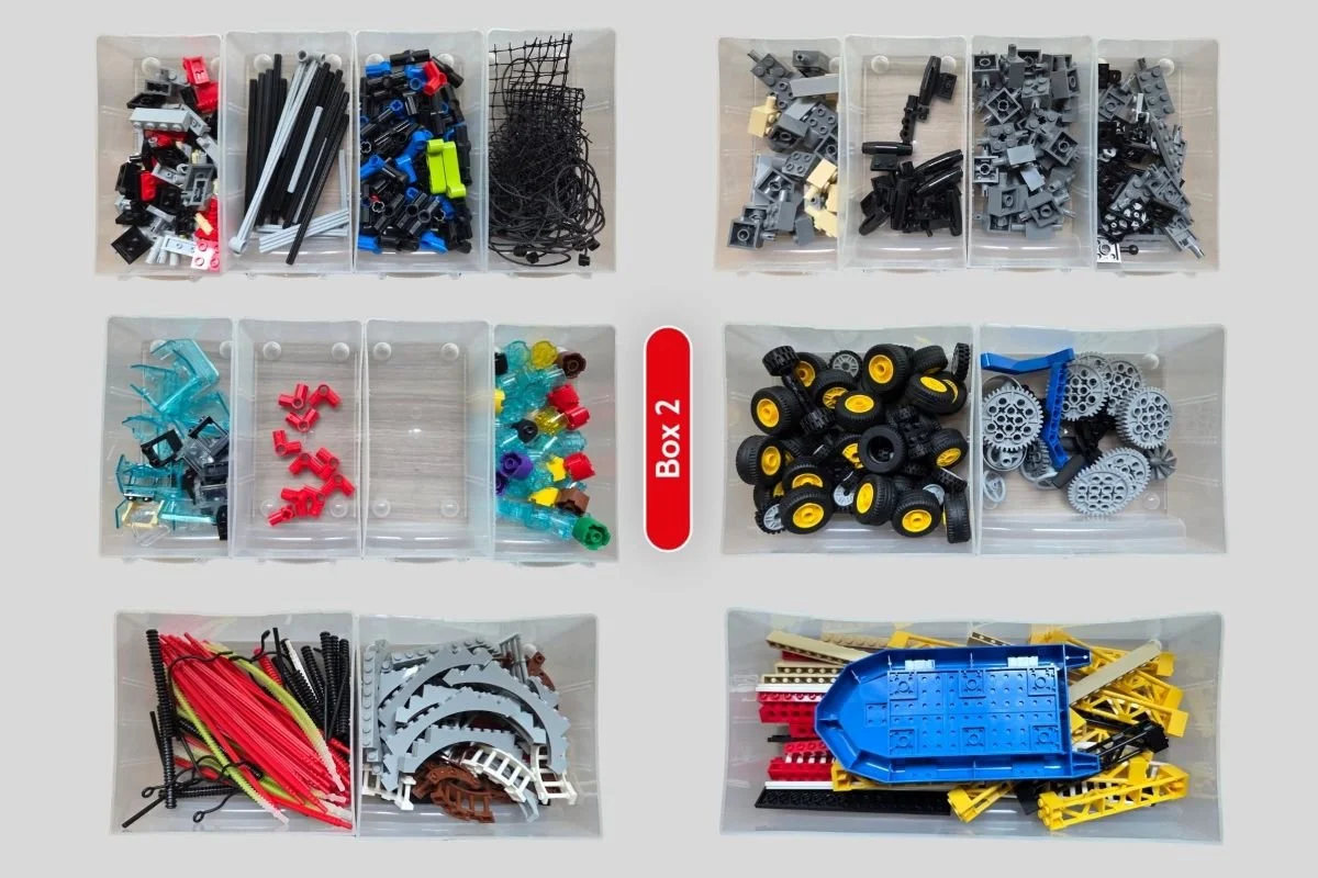 Sortierte LEGO® Elemente im Identity & Landscape Set – Box 2