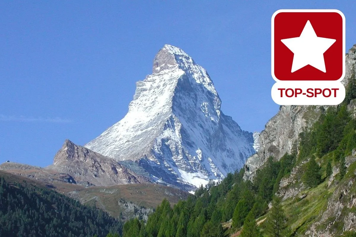 Matterhorn bei Zermatt als markanter Berggipfel mit steiler Form in den Walliser Alpen