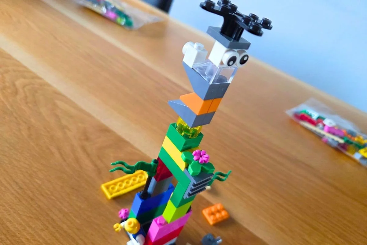 Modell aus LEGO® SERIOUS PLAY® Window Exploration Bag für Workshop und Skills Building