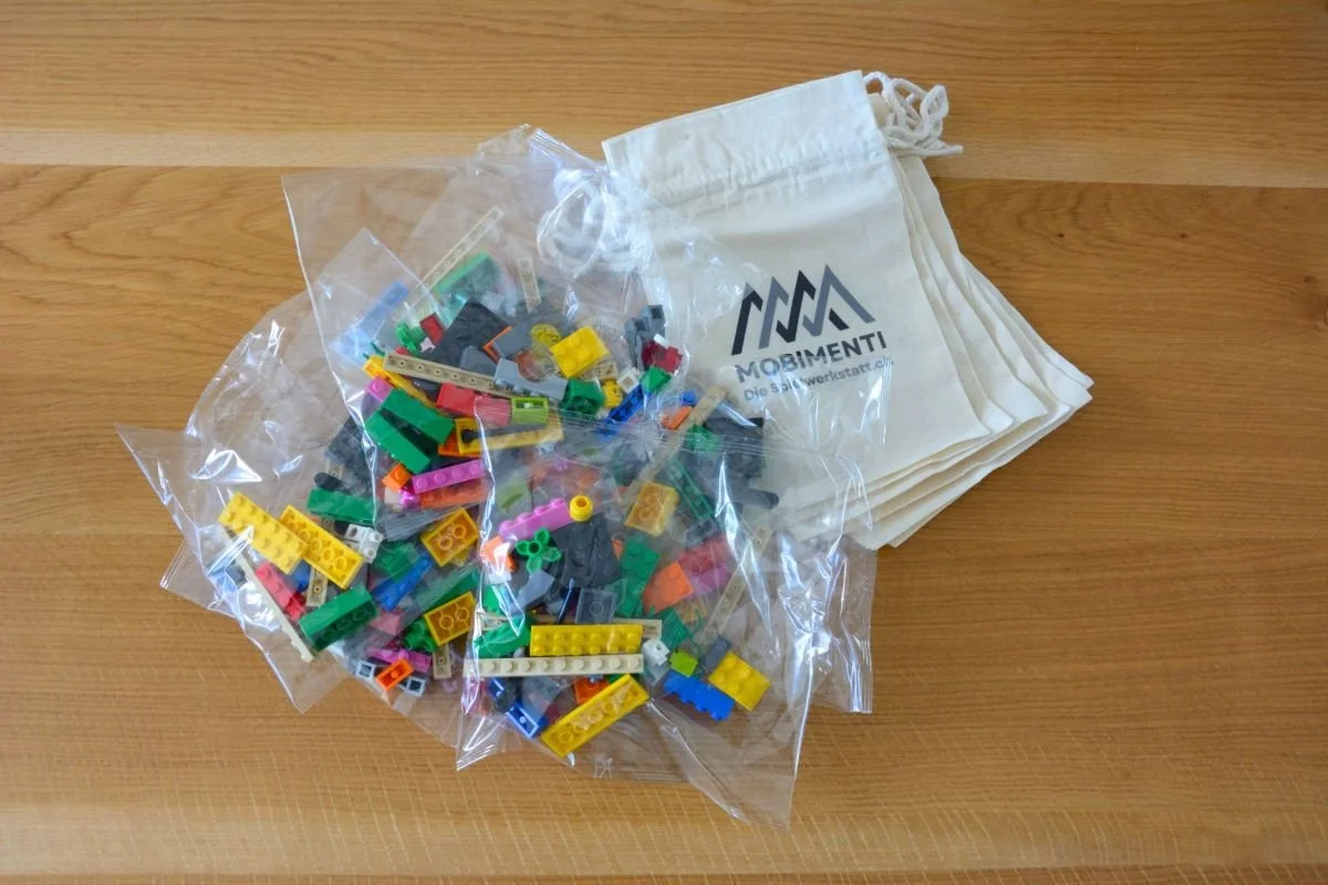 PlayBag LEGO® SERIOUS PLAY® Window Exploration im Pack à 6 Stück mit sechs Stoffbeuteln und LEGO®-Bausteinen für Workshops und Teams.