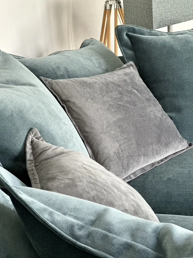 Tastefully designed interiors combining comfort, character and modern convenience in this Cornwall holiday cottage.