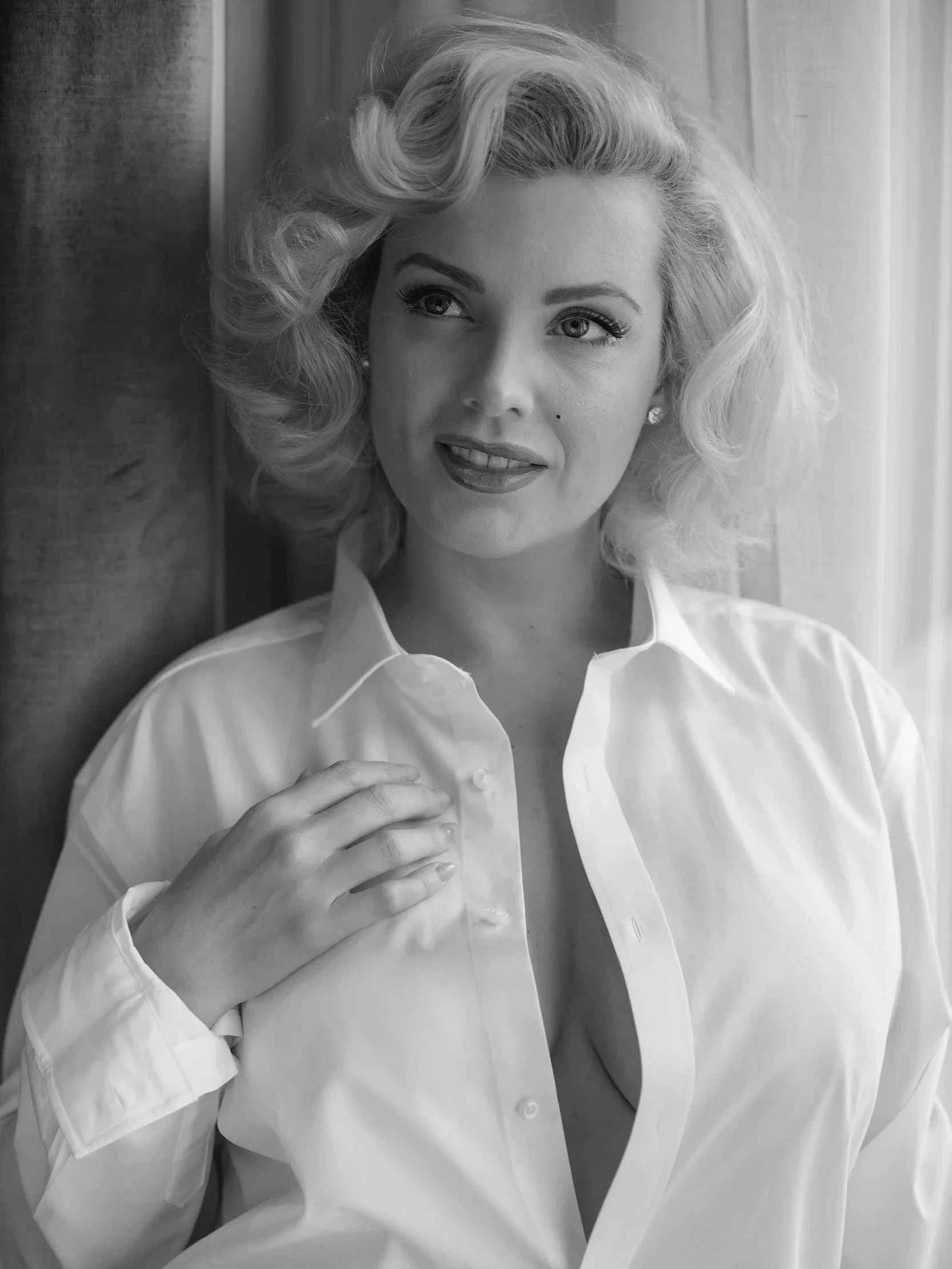 Isabella Bliss as Marilyn Monroe in a black and white vintage style portrait