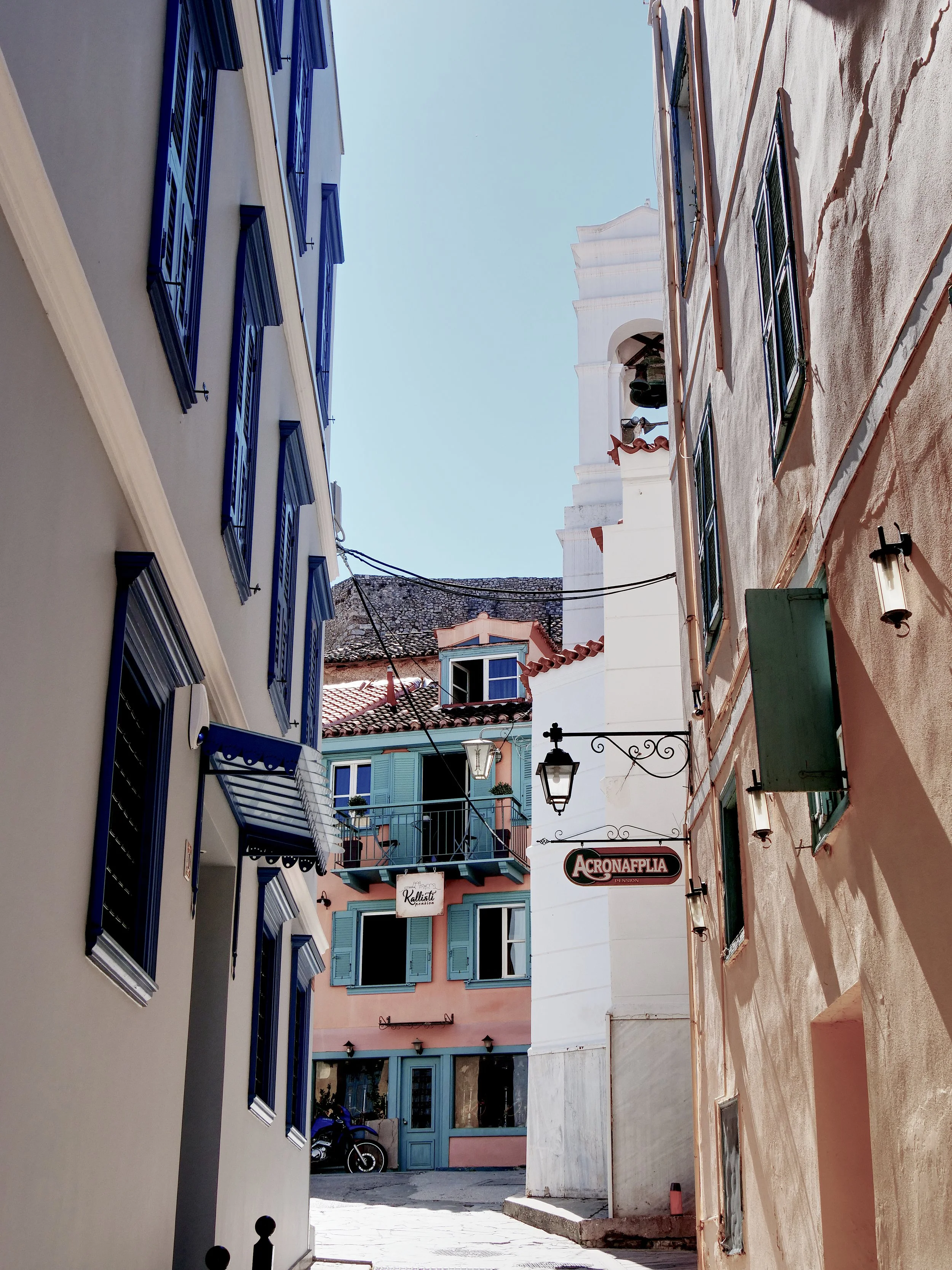 P1027569_InTheStreet.jpg