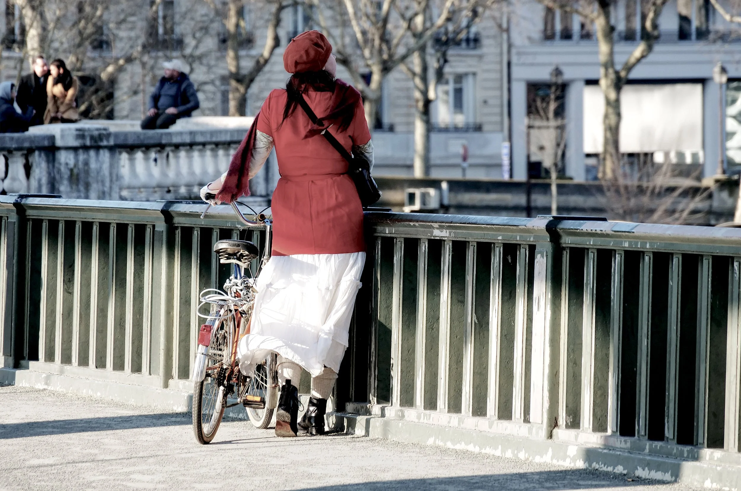 P1010694_LadyOnTheBridge.jpg