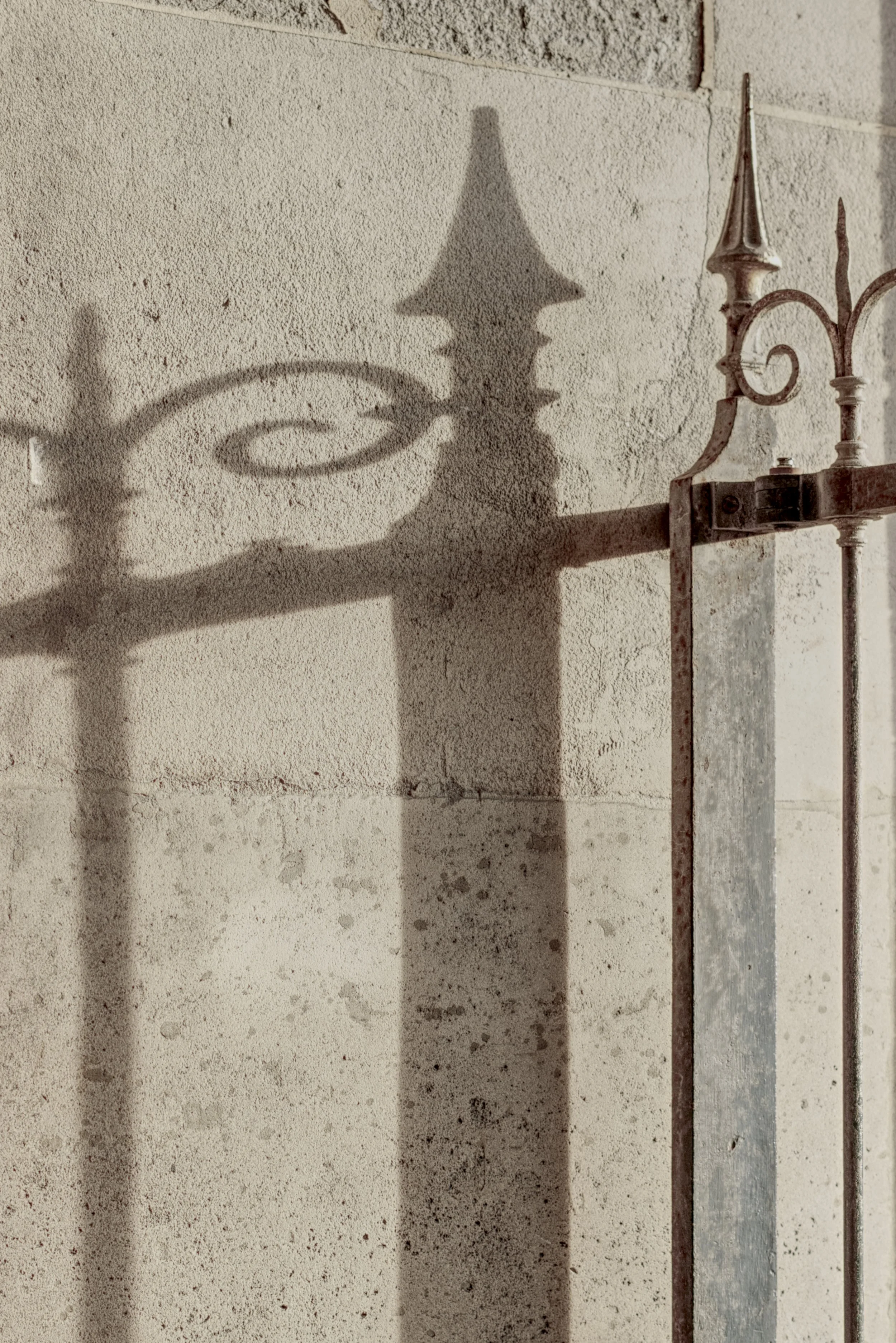 A7406742_Louvre_Fence.jpg