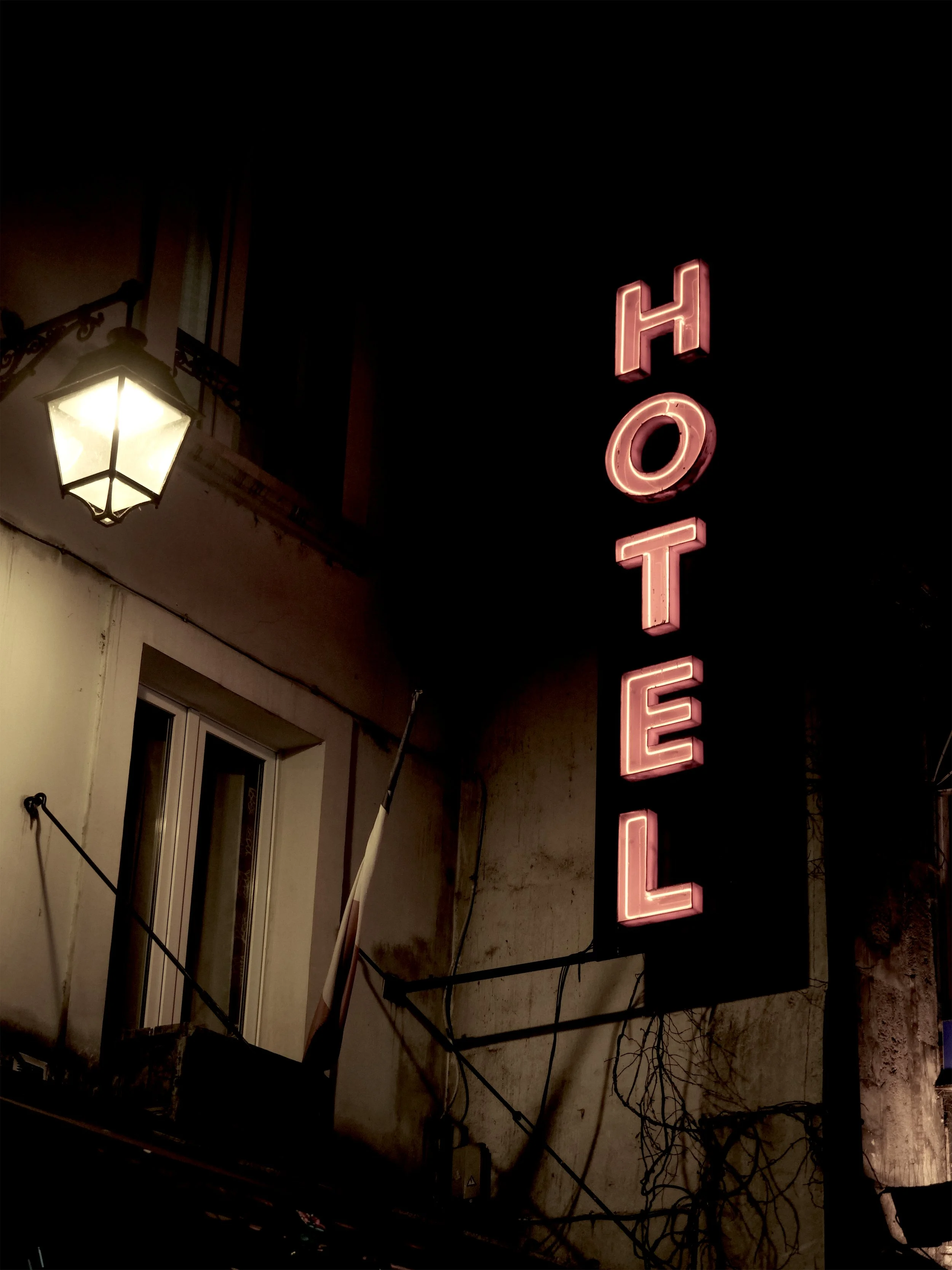 P1043412_HotelLights.jpg