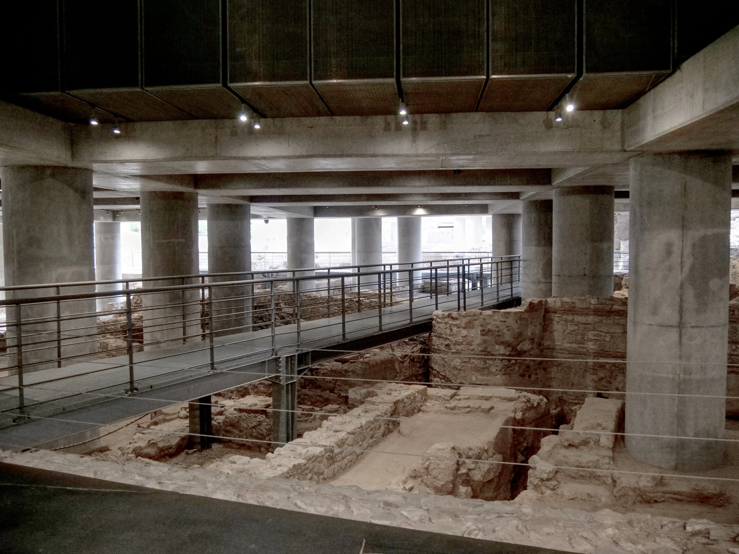 P1017175_UnderMuseum.jpg