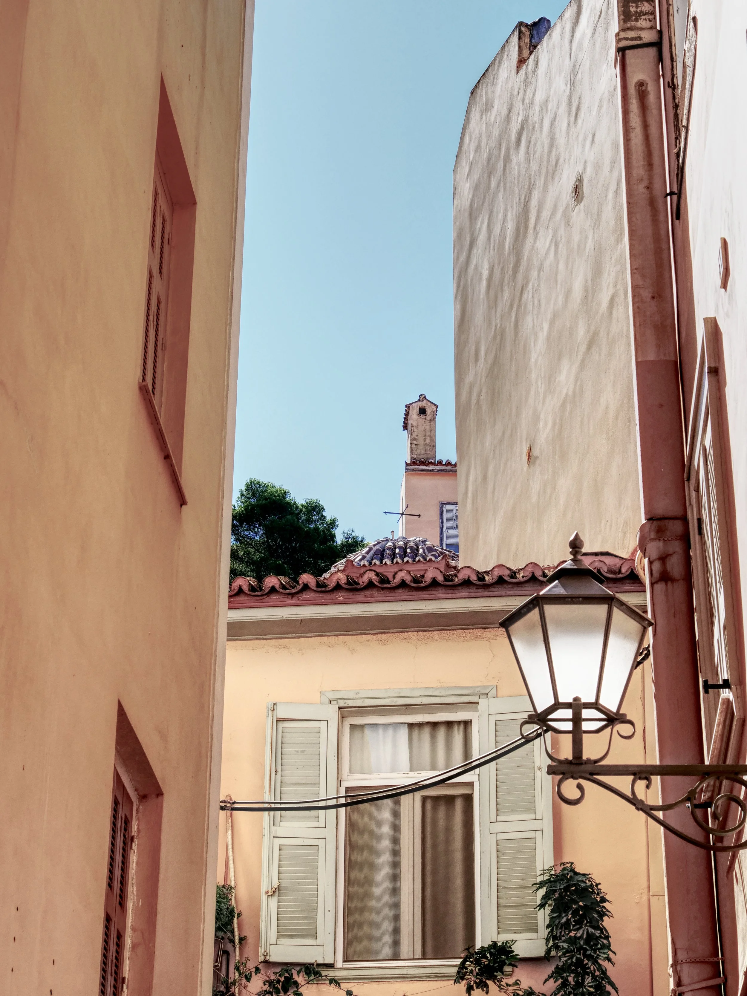 P1027565_InTheStreetNafplio.jpg