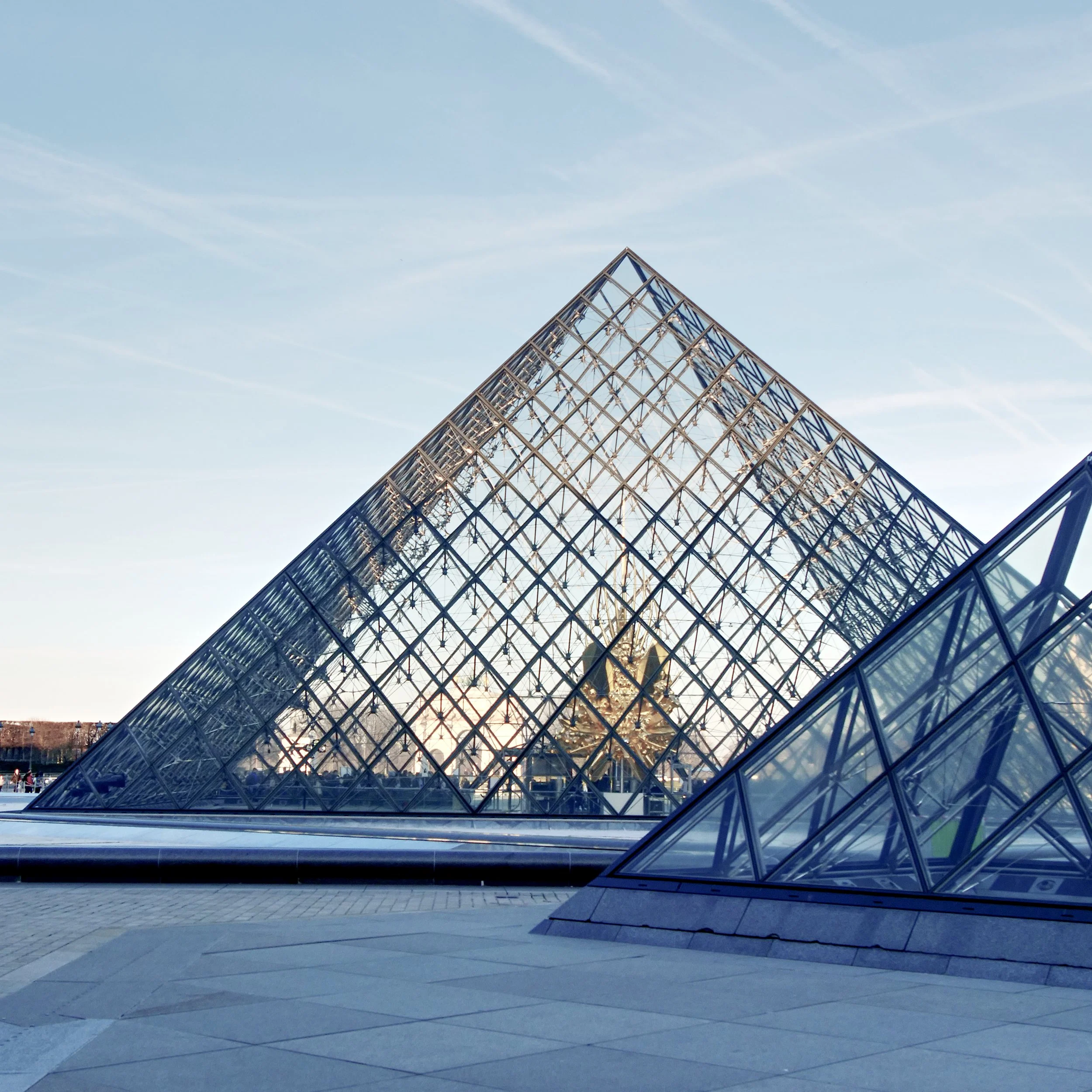 P1043676_LouvrePyramid.jpg