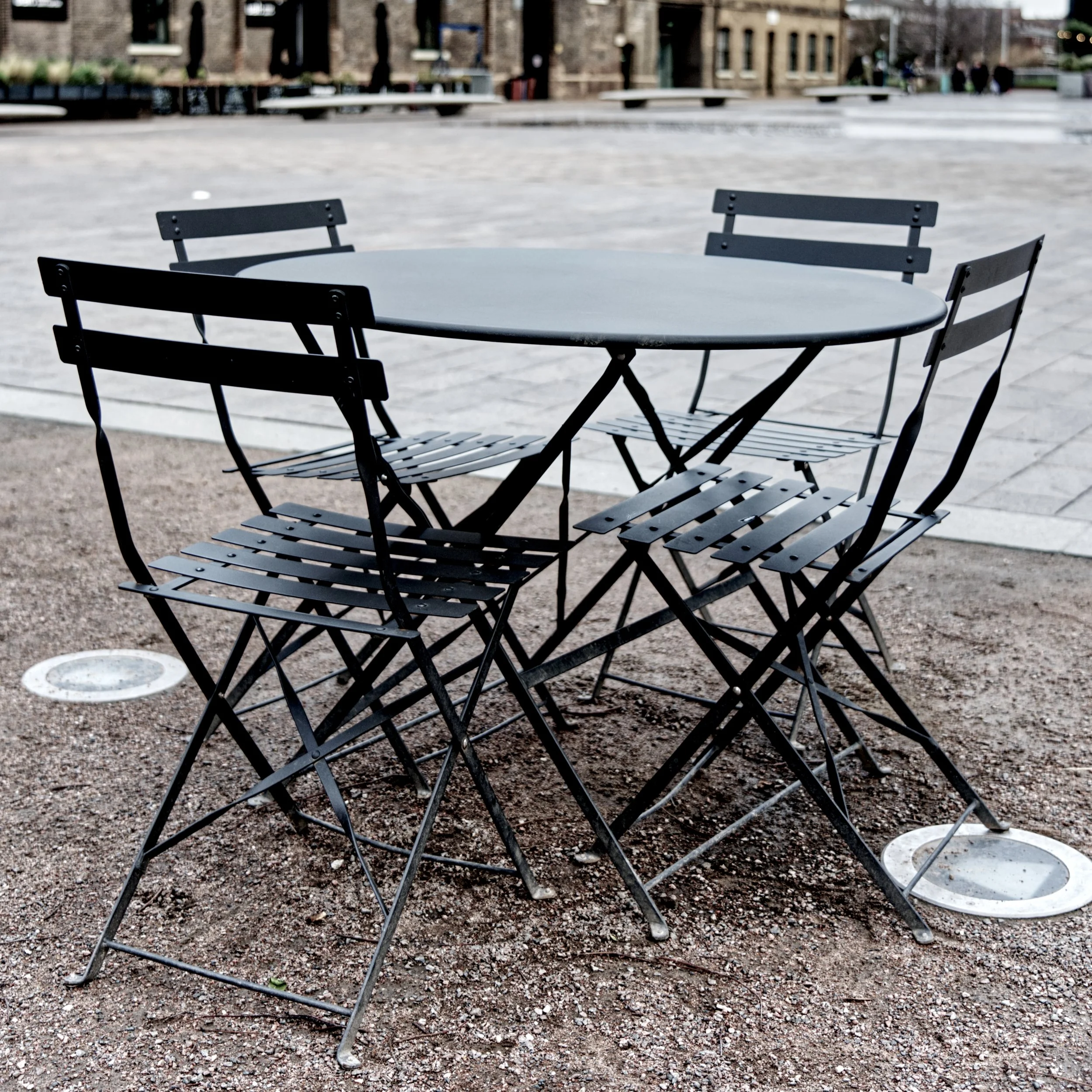 A7406680_ChairsAndTable.jpg