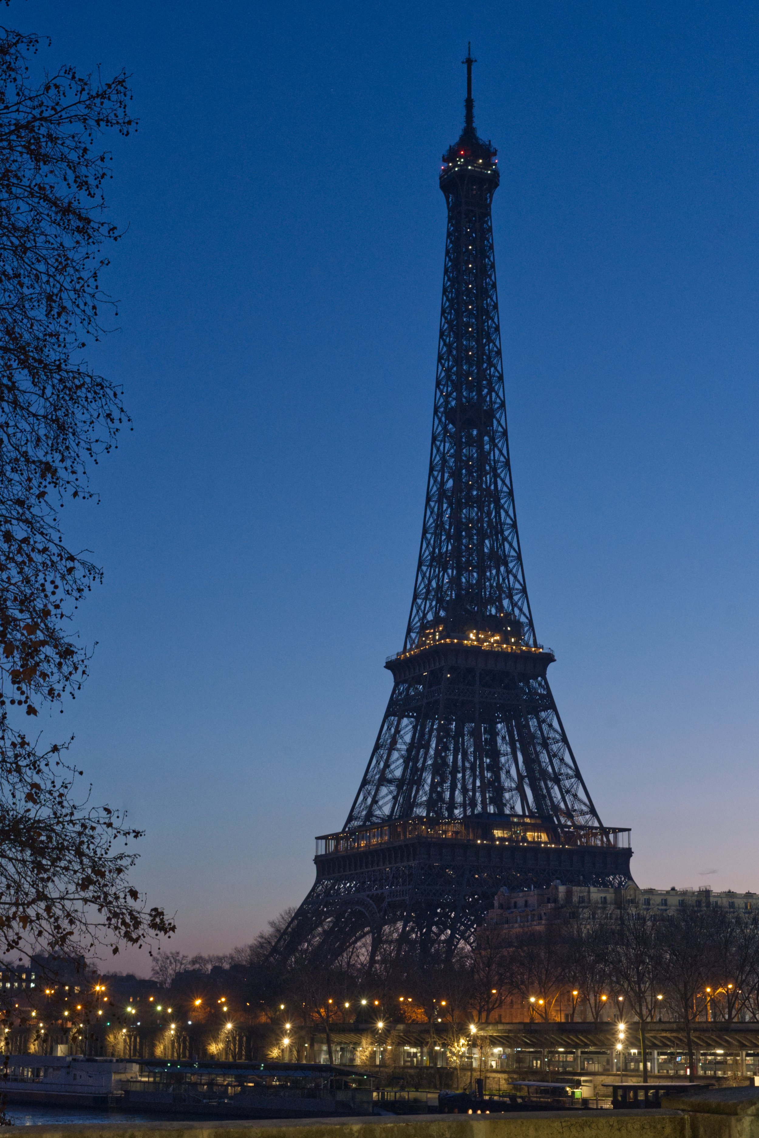 A7406839_EiffelTower.jpg