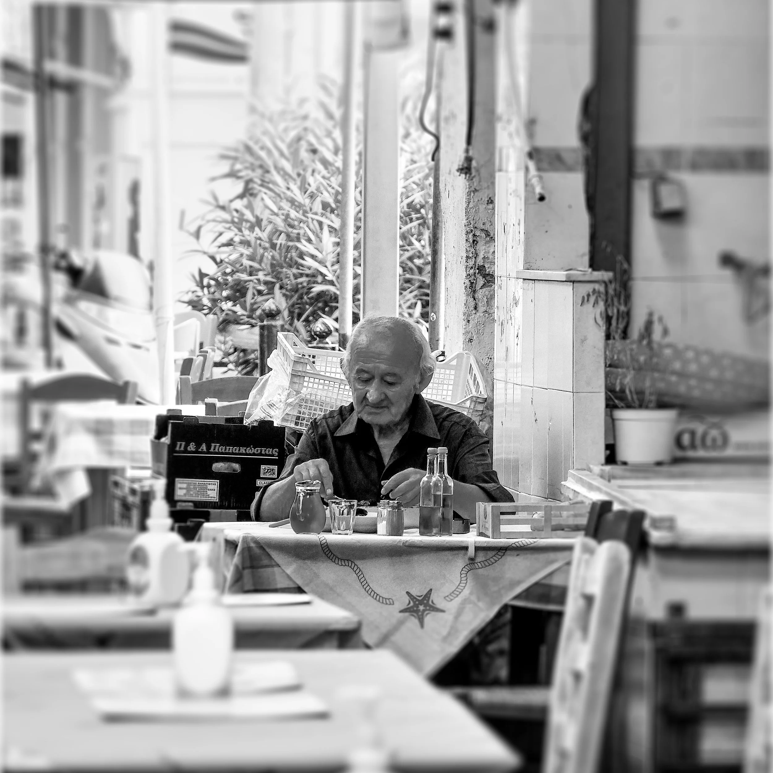 P1027351_B&WManEating.jpg