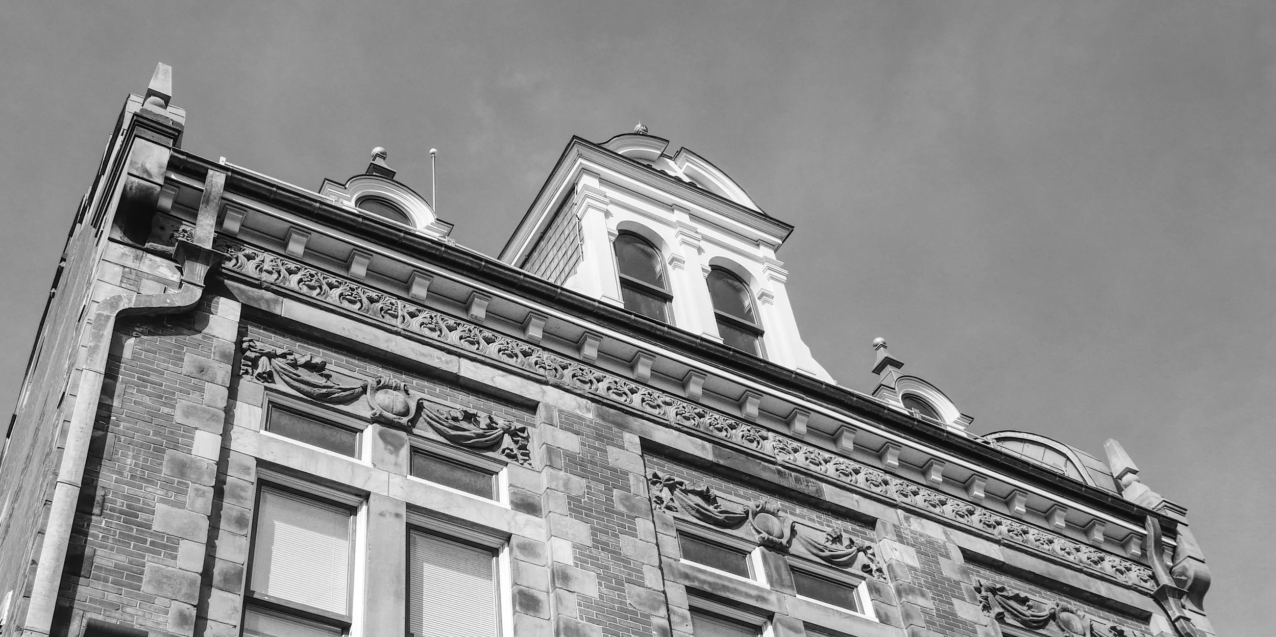 P1010448_MontrealBuilding.jpg