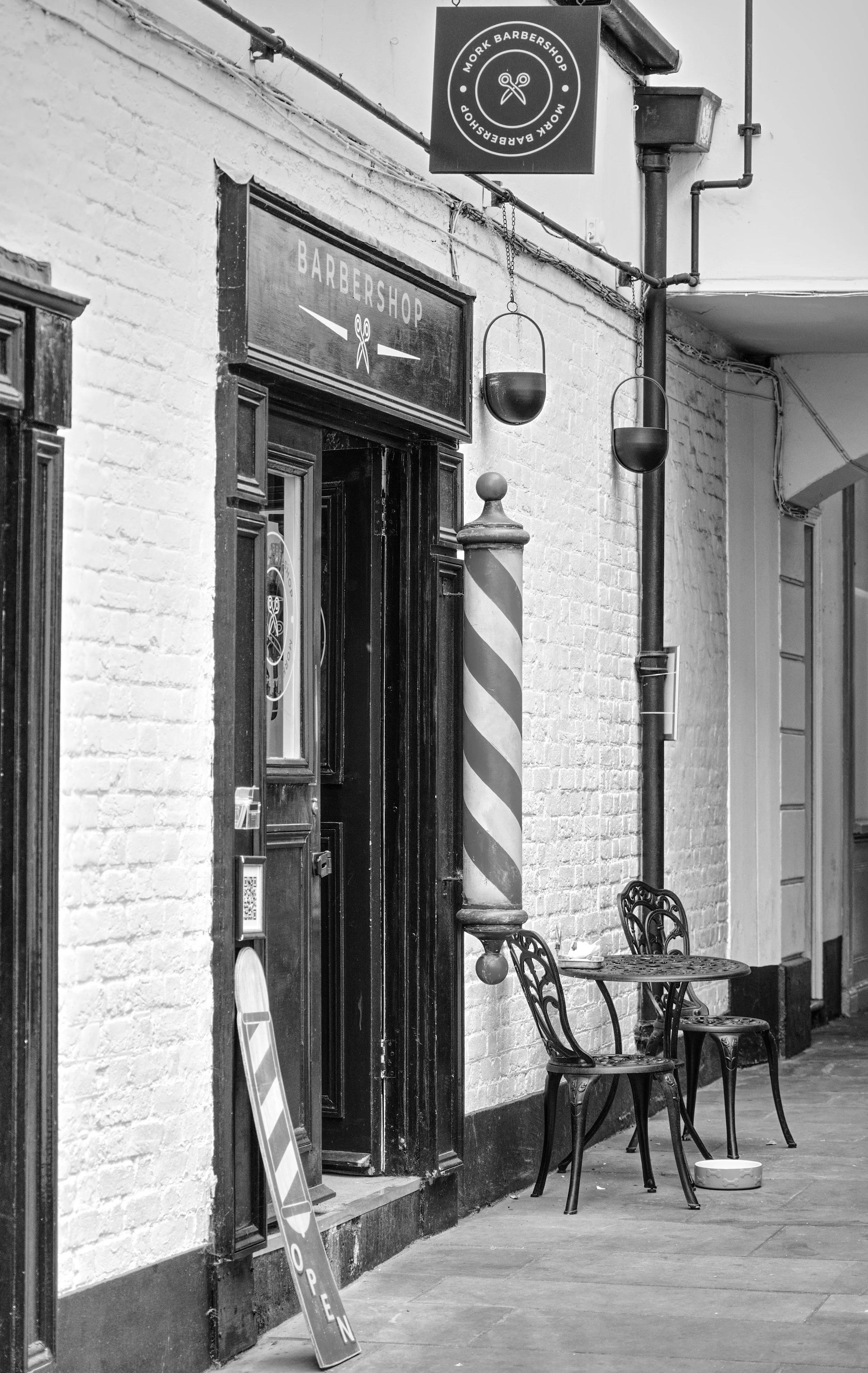 A7400846_BarbershopB&W.jpg