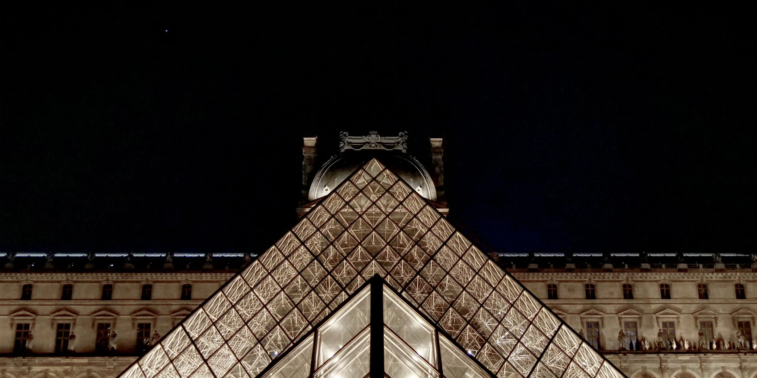 P1010844_LouvrePyramid.jpg