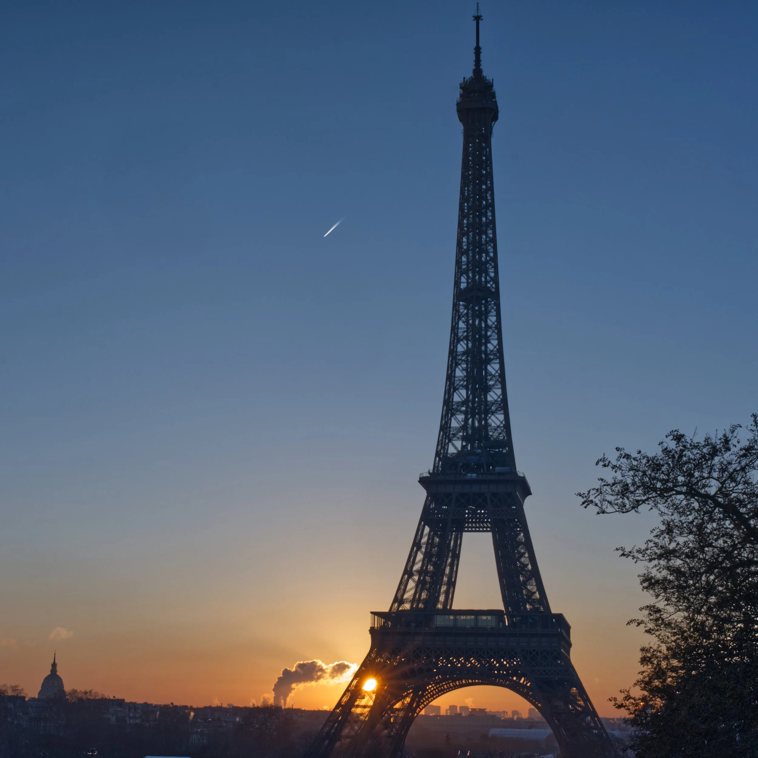 A7406863_EiffelTower.jpg