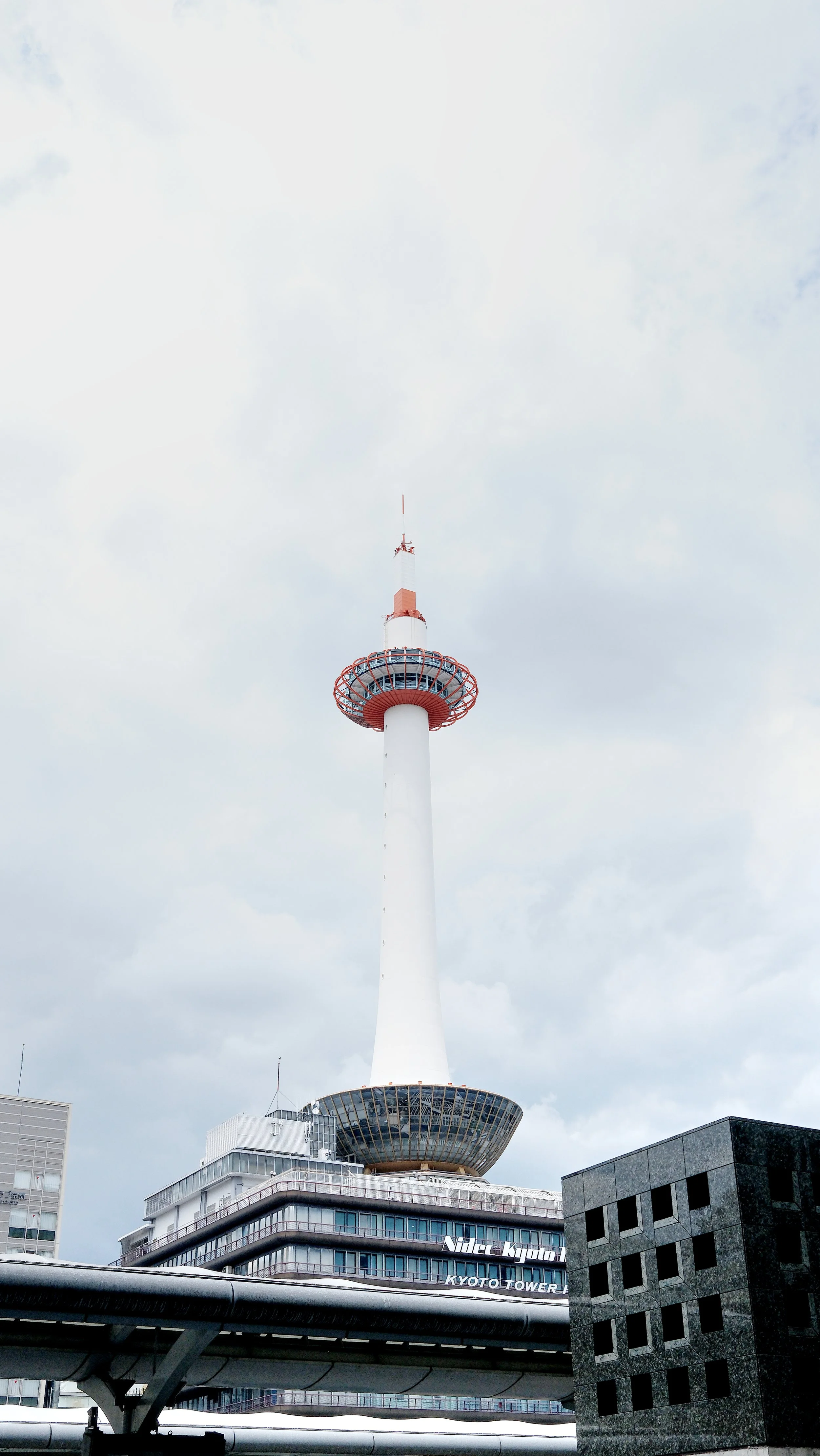 D1_KKyotoTower_AF151258.jpg