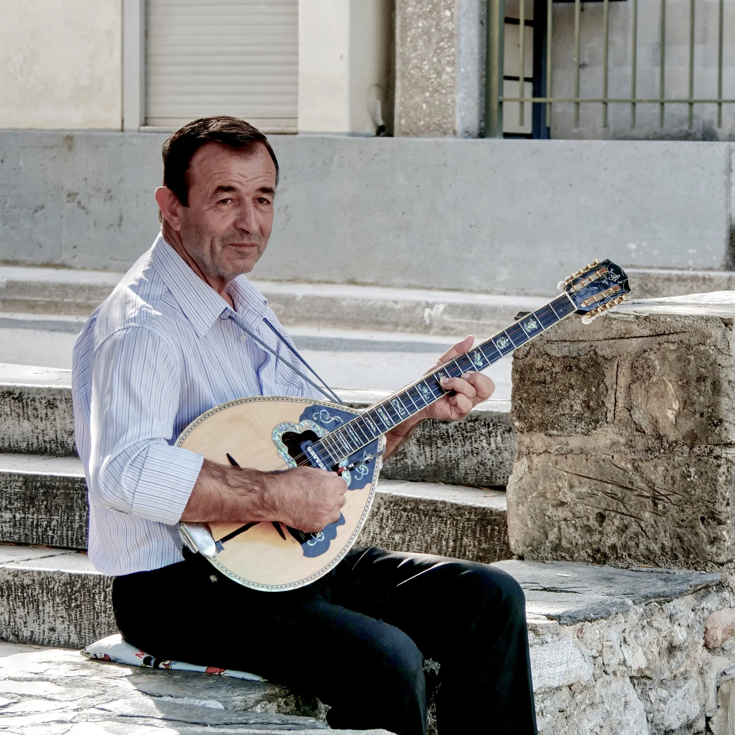 P1016797_ArtistGuitar.jpg