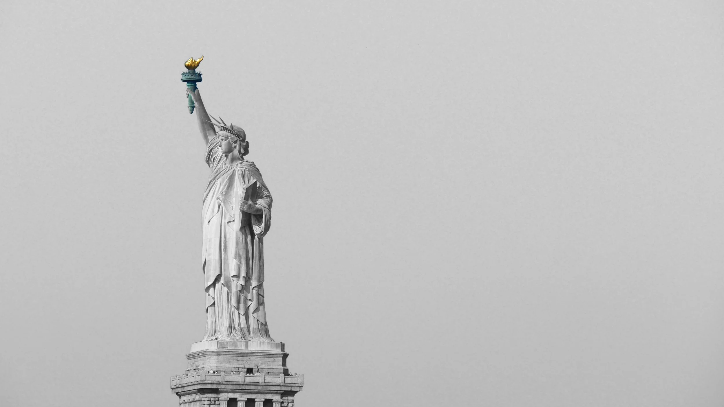 P1050019_B&WStatue.jpg