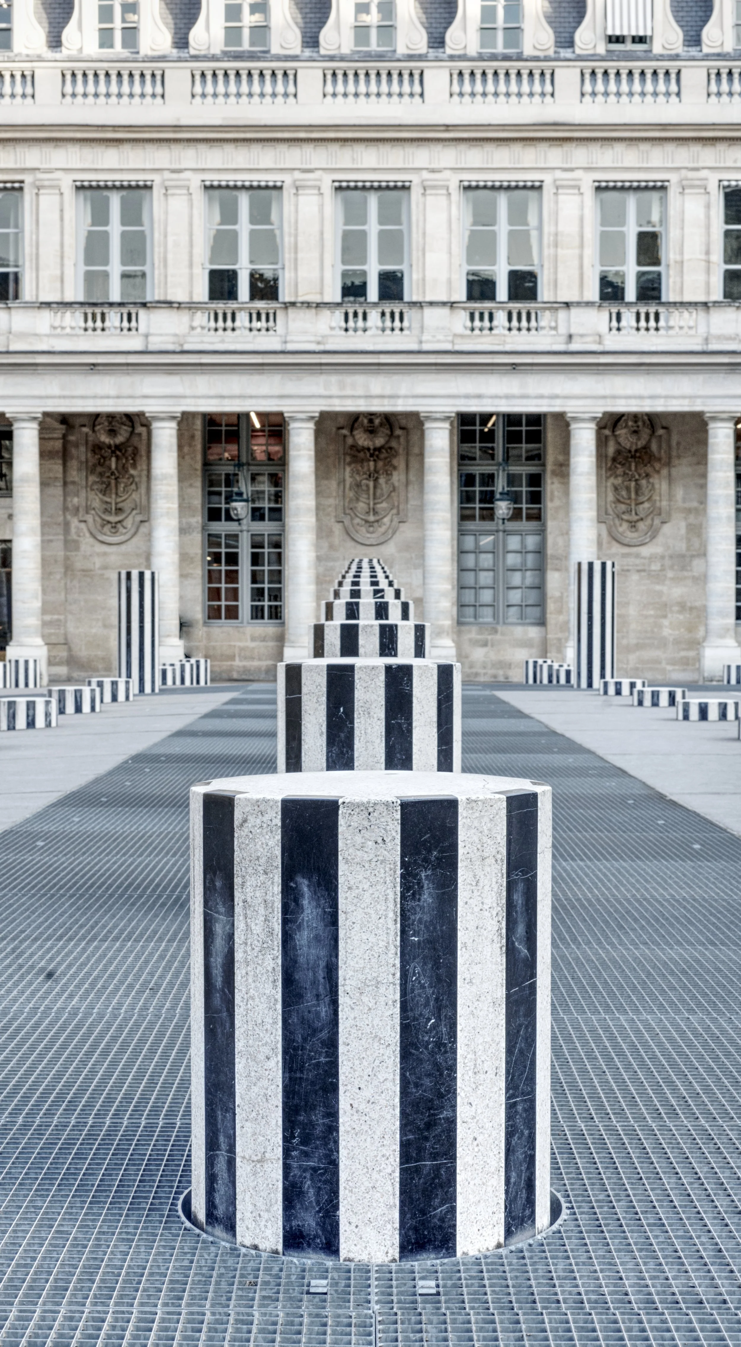 A7406741_GardenPalace_Pillar.jpg