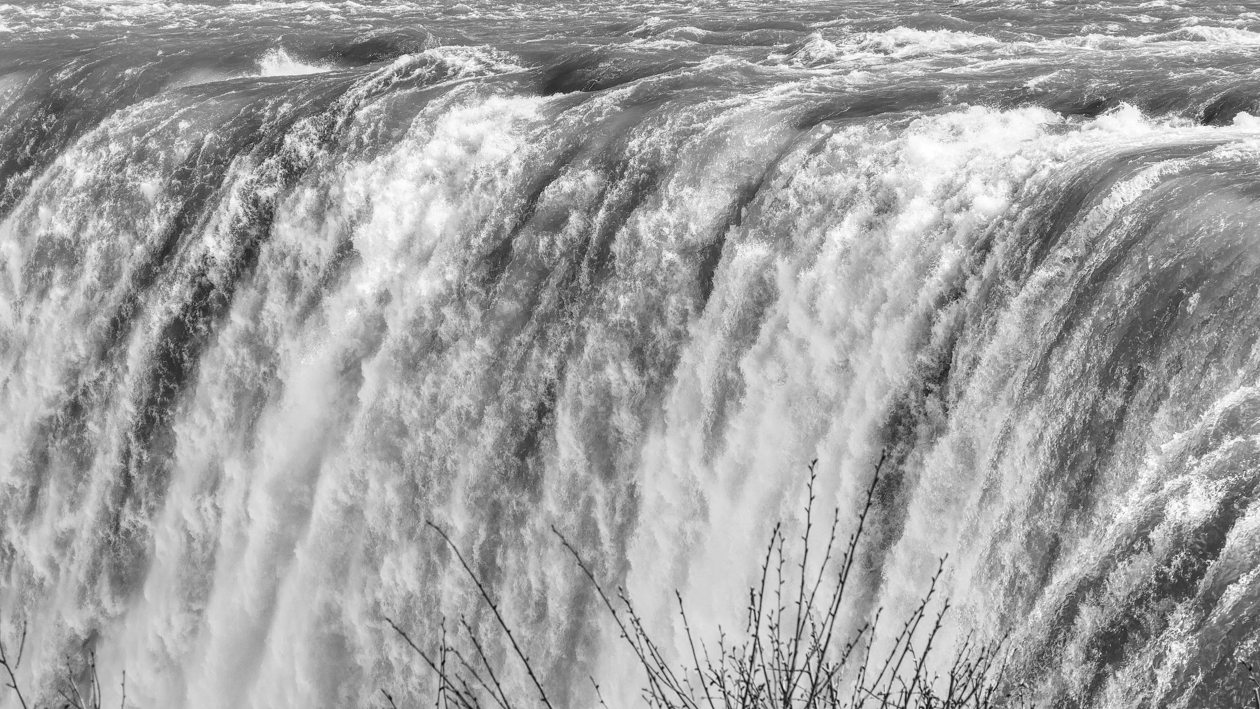 P1020021_NiagaraFallsB&W.jpg