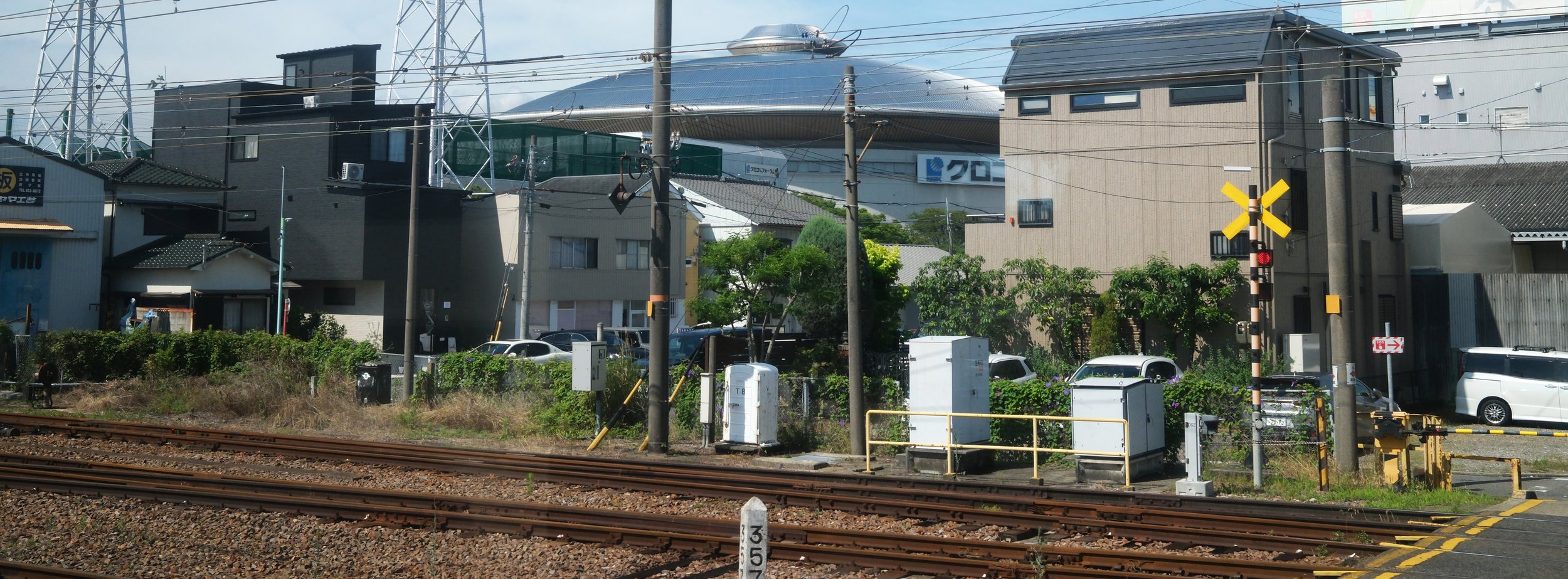 AF080405_OutsideTrain.jpg