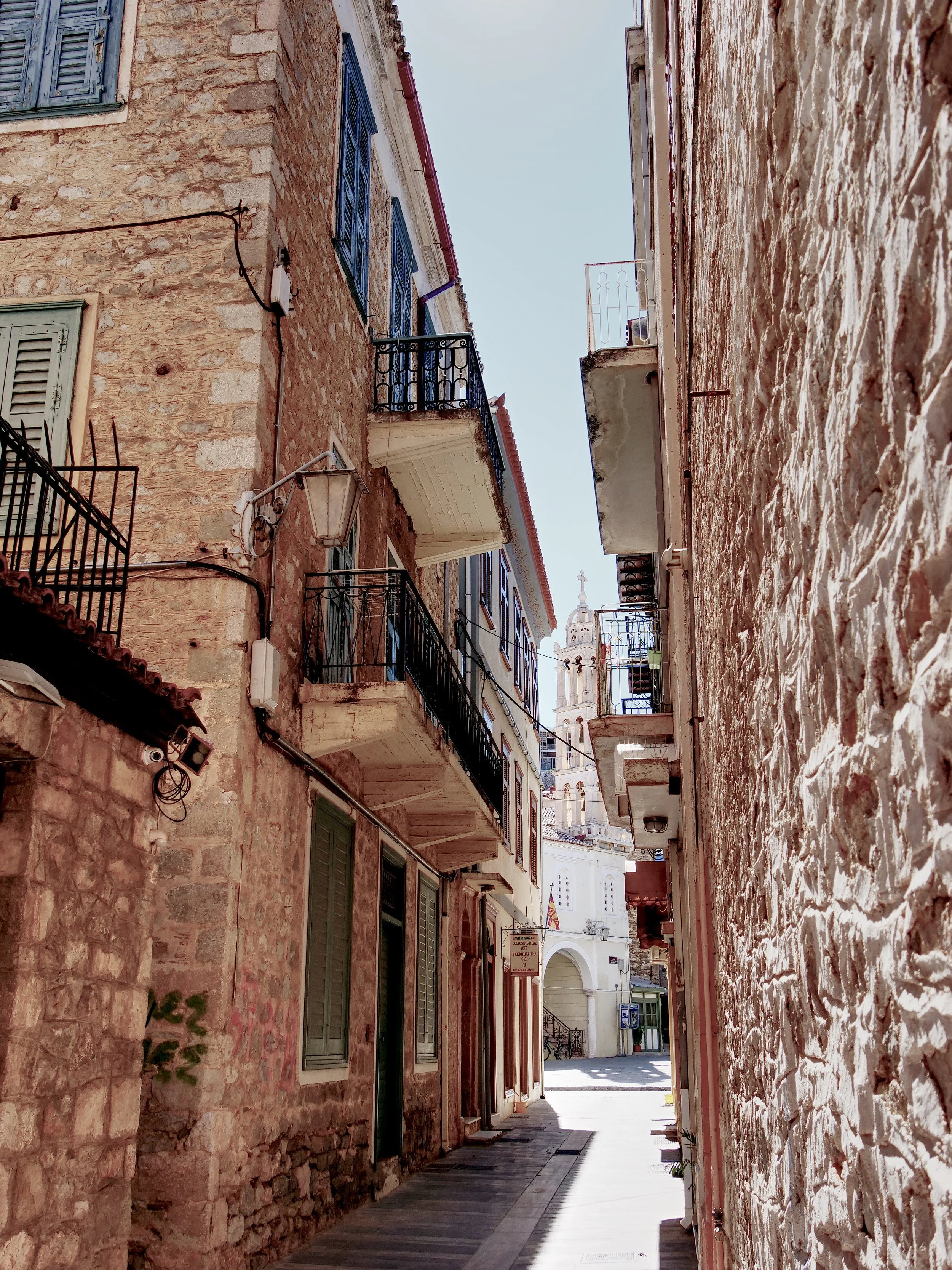 P1027575_InTheStreet.jpg
