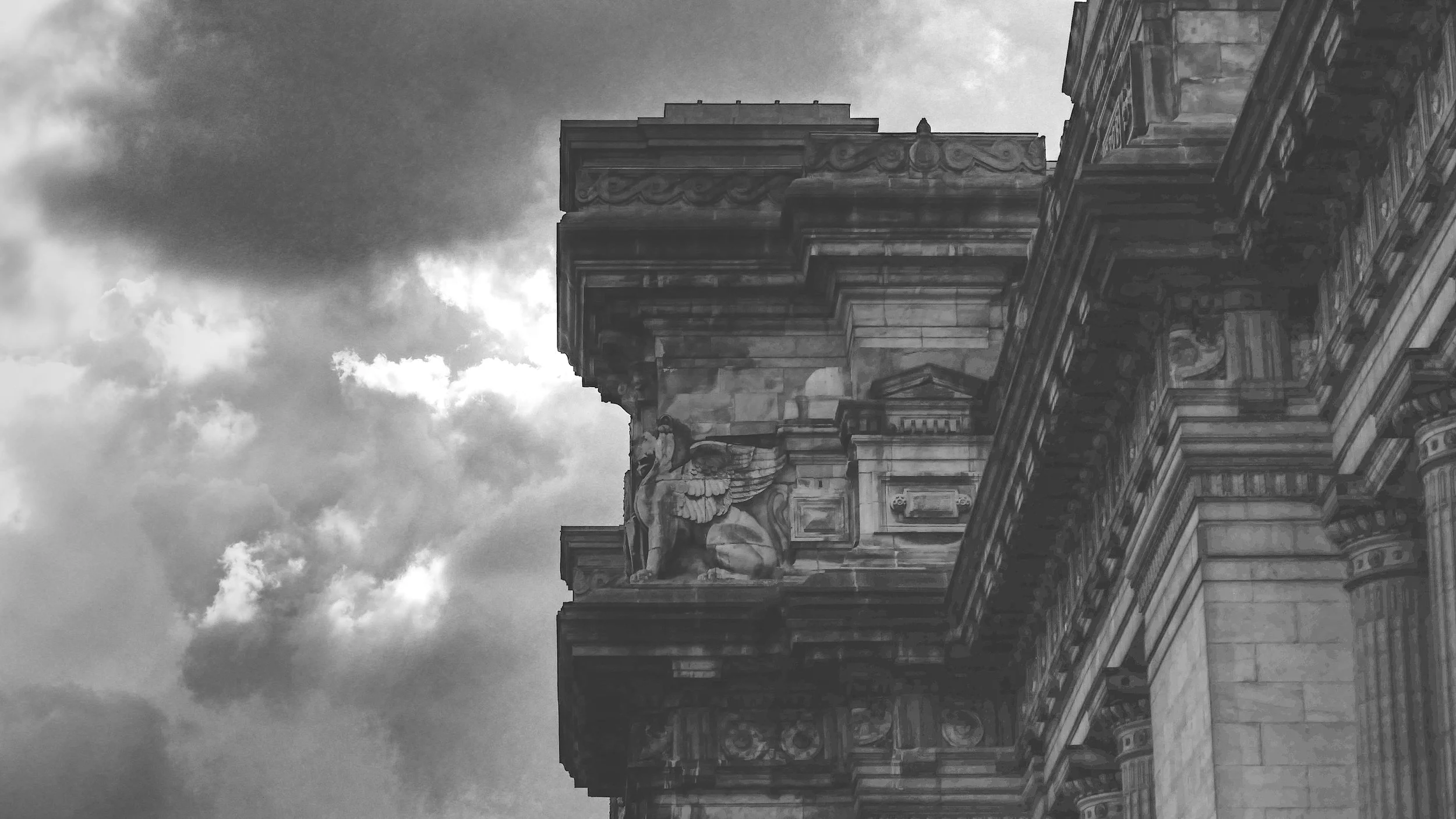 P1050713_B&WPalaisJustice.jpg