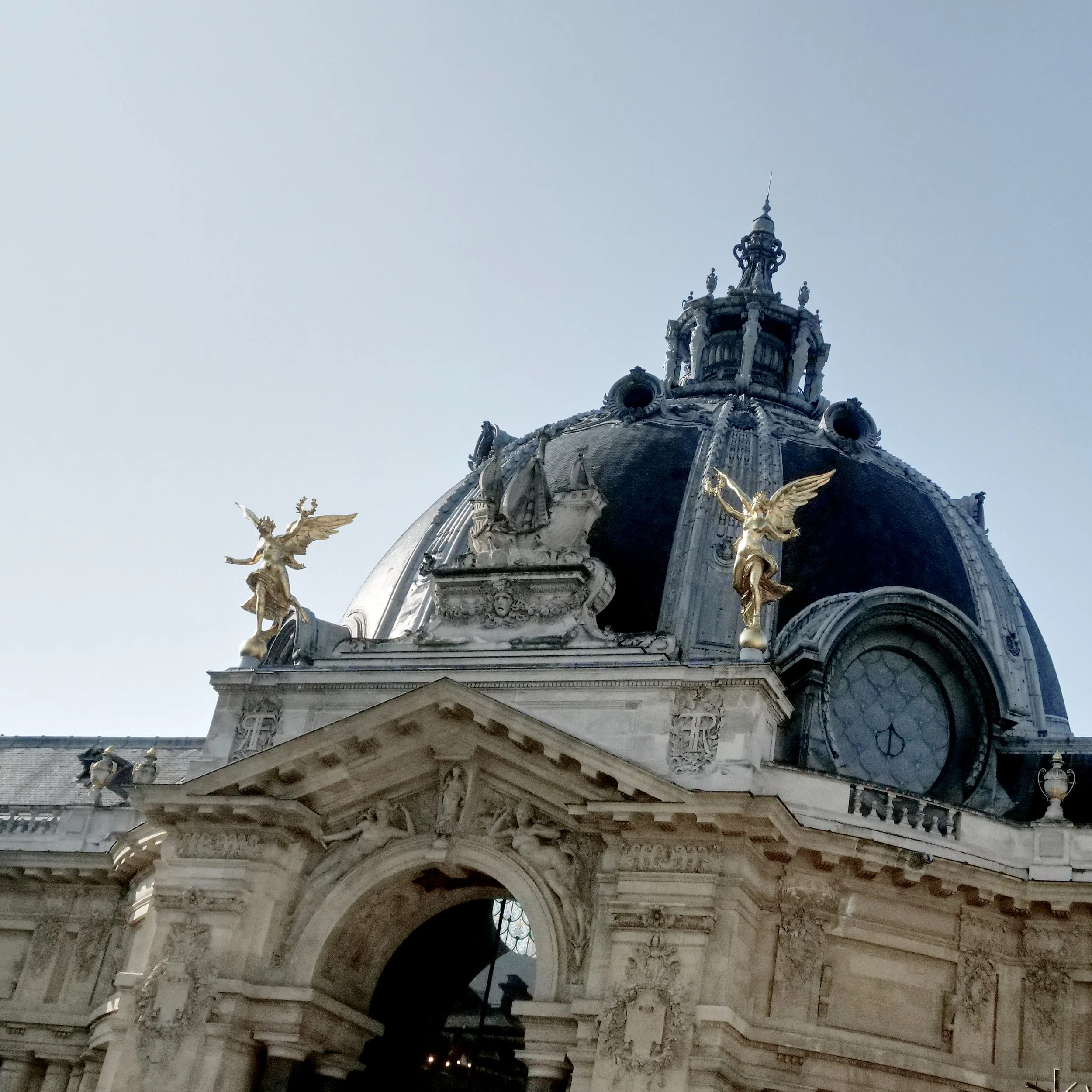 P1043885_GdPalais.jpg