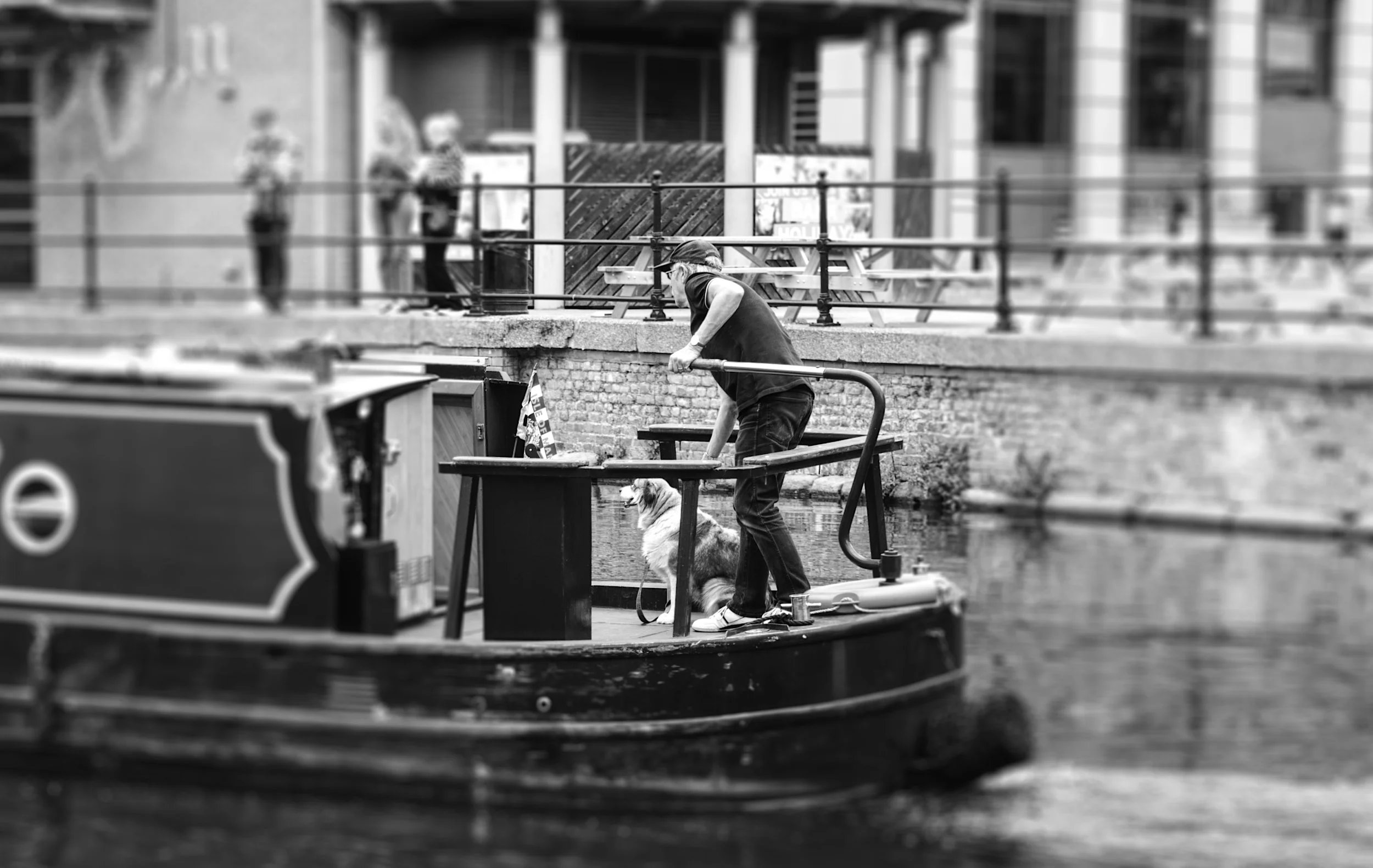 A7401702_BW_BoatDog.jpg