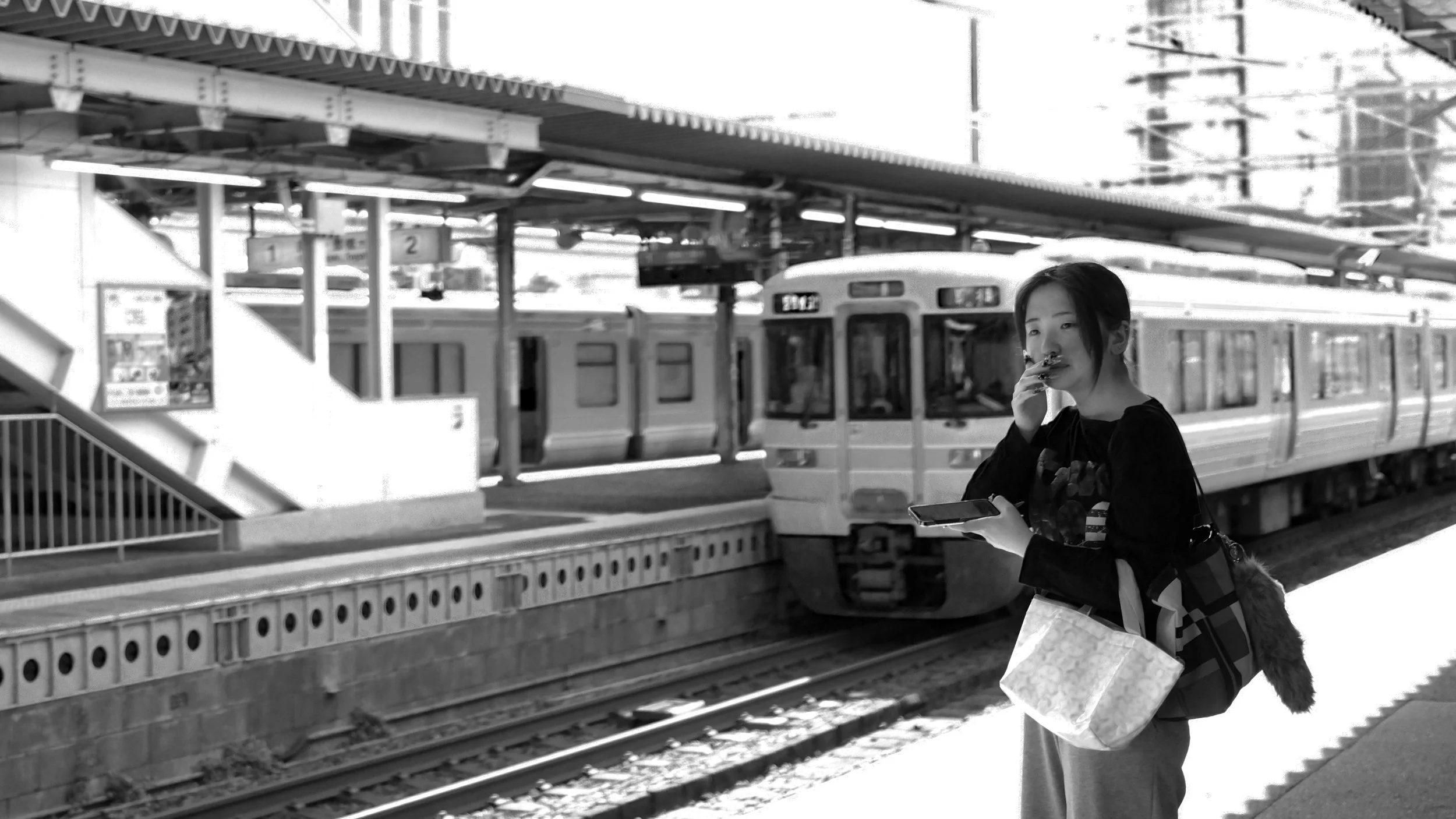 AF080395_B&W_WaitingTrain.jpg