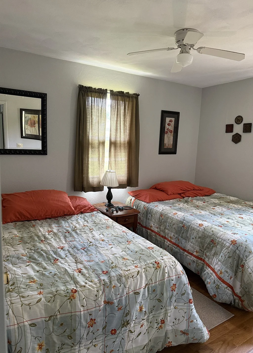 2 Queen beds