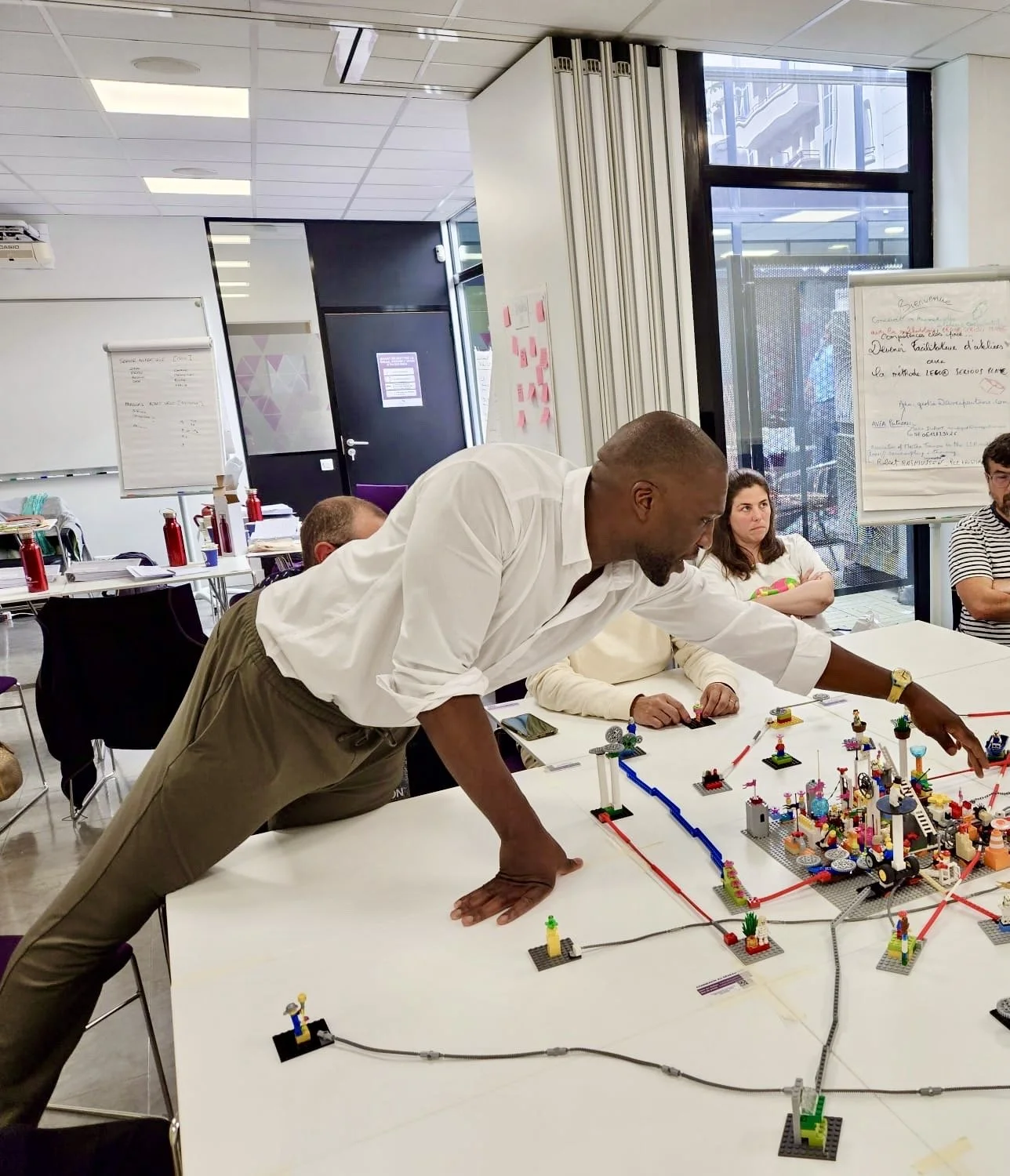 Steven Asei Dantoni Nkoué facilitates a LEGO® SERIOUS PLAY® learning activity.